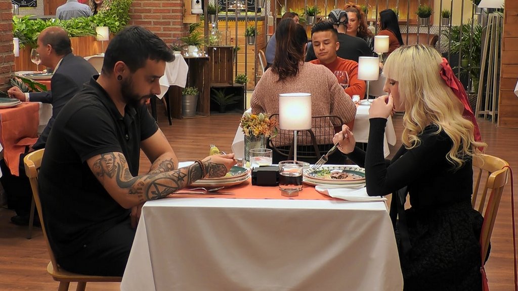 Una soltera de Palencia da calabazas a su cita de ‘First Dates’ por ser “demasiado español”