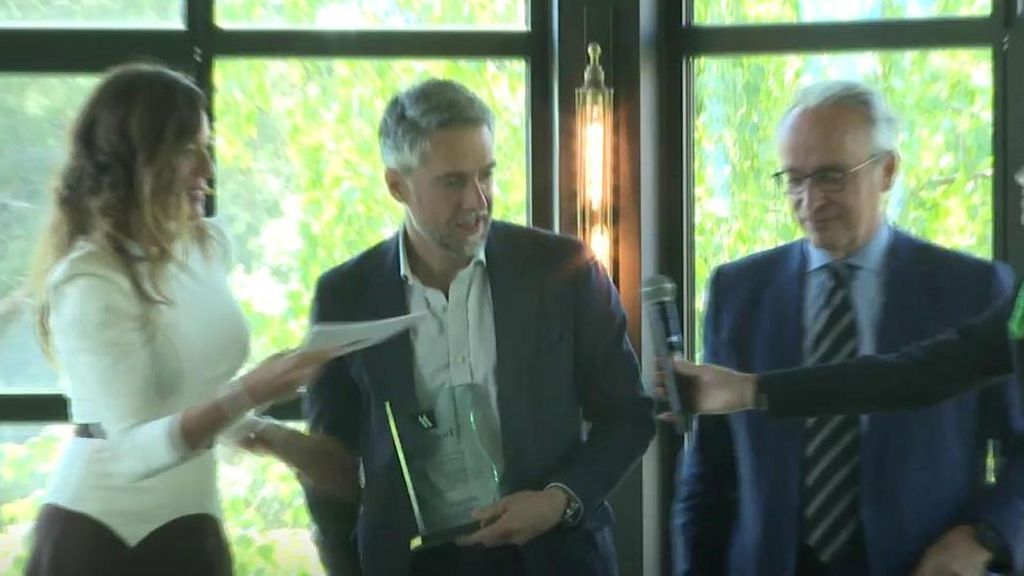 Carlos Franganillo recoge el premio MF Talent por la difusión de tecnología en los Informativos de Telecinco