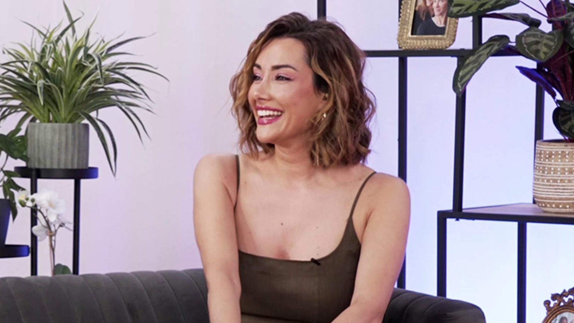 Adara Molinero anuncia una feliz noticia En las mejores familias Temporada 2 Top Vídeos 106