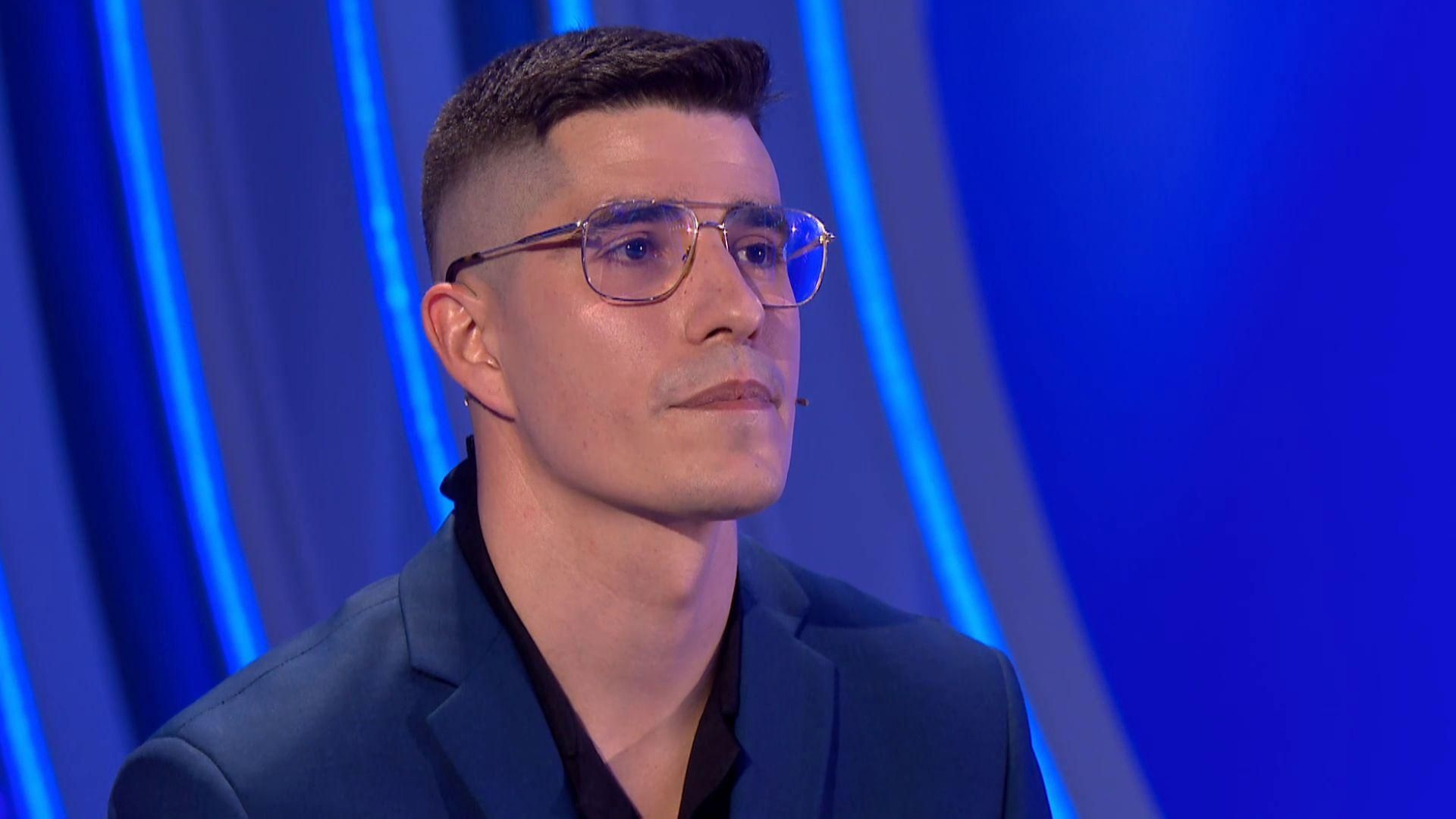 Álex quiere recuperar a Laura