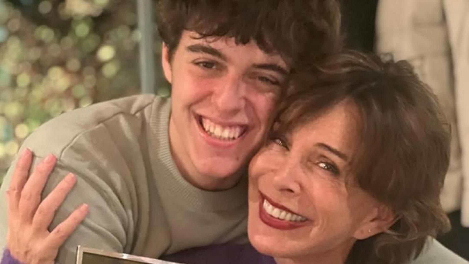 Ayer DÍA DE LA MADRE tuve la enorme suerte de CELEBRARLO  COMO HIJA y COMO MADRE  con mi madre  y con mis hijos @andymolina92  @paapriii  y @ana martiinn .  Y HOY VUELVO A HACERLO  aunque el día no esté marcado
