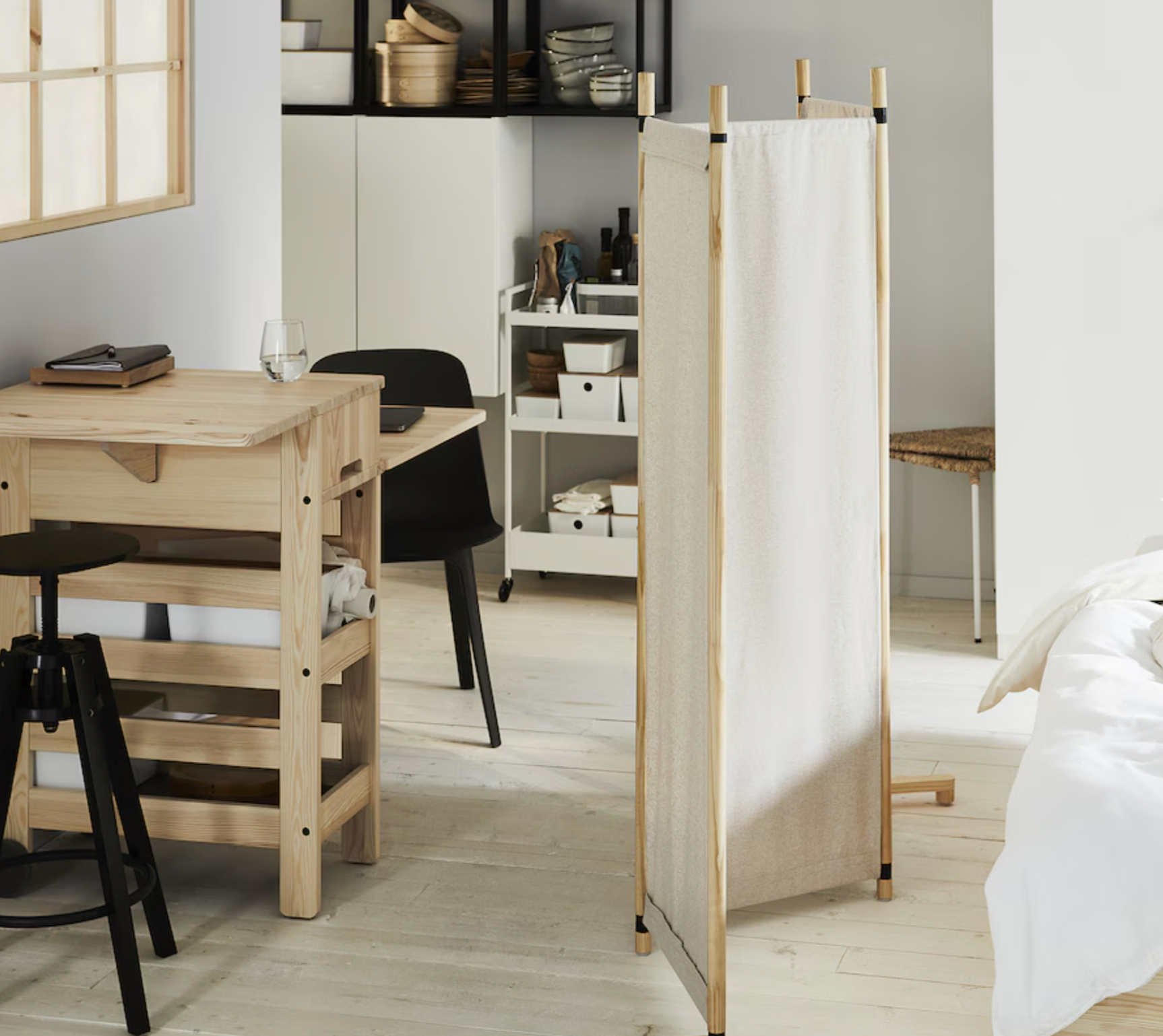 Biombo Glamberget en una habitación