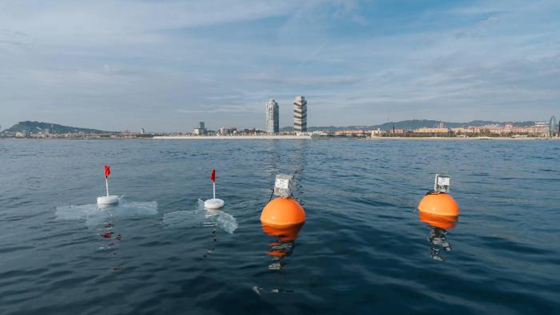 Boyas para el muestreo de microplásticos en la costa de Barcelona Boyas para el muestreo de microplásticos en la costa de Barcelona