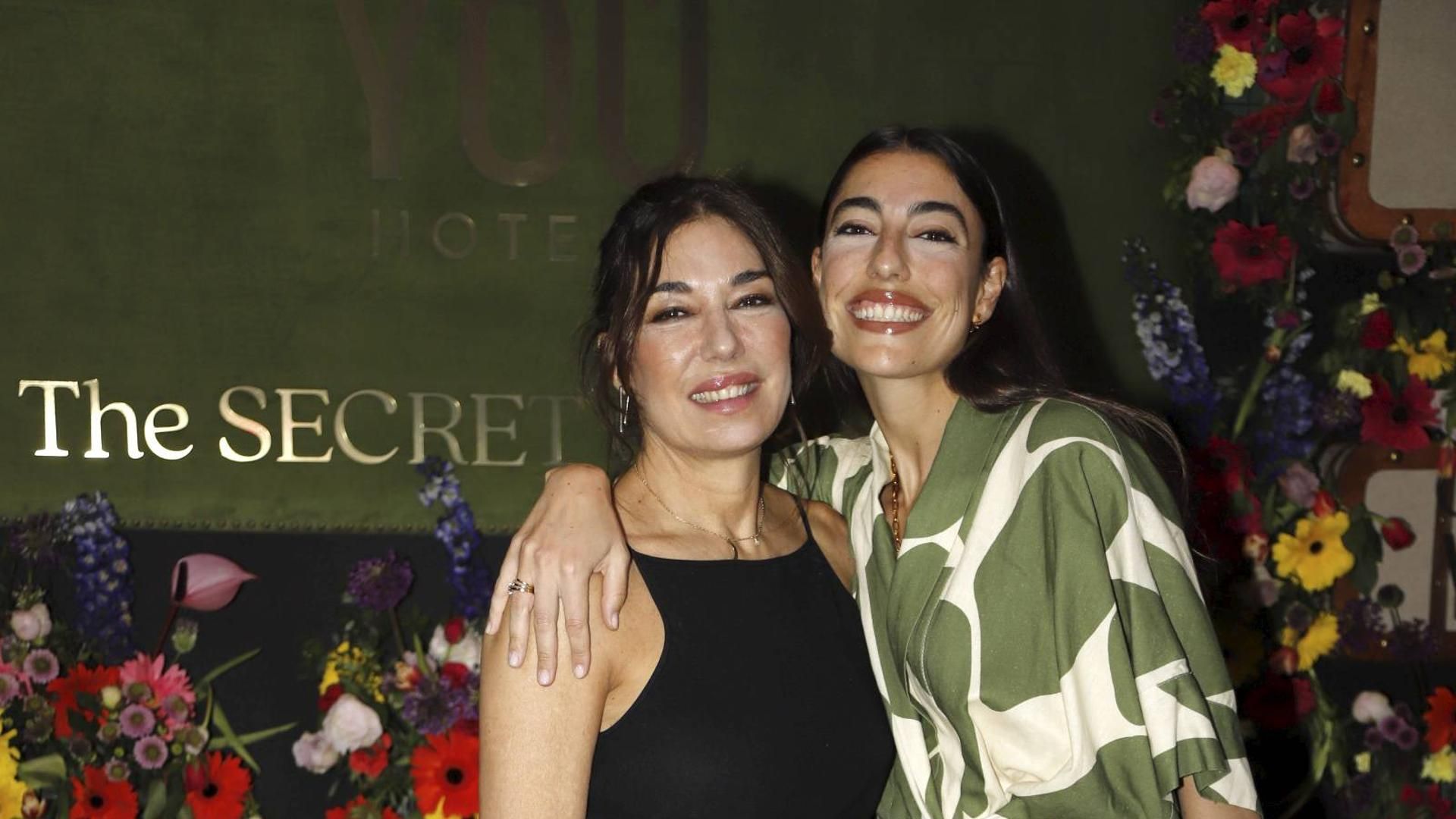 Claudia Ula, con su madre Raquel Revuelta
