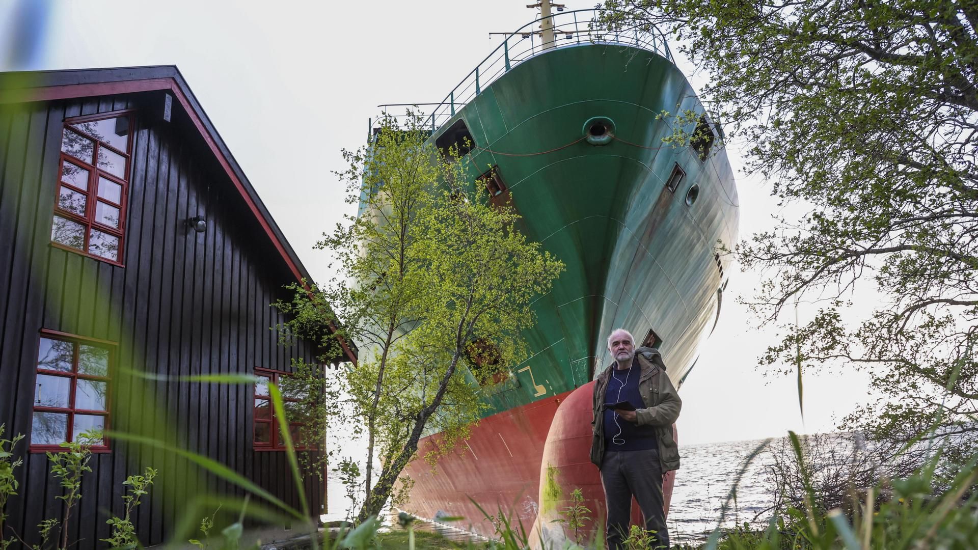 Container ship runs aground in Trondheimsfjord