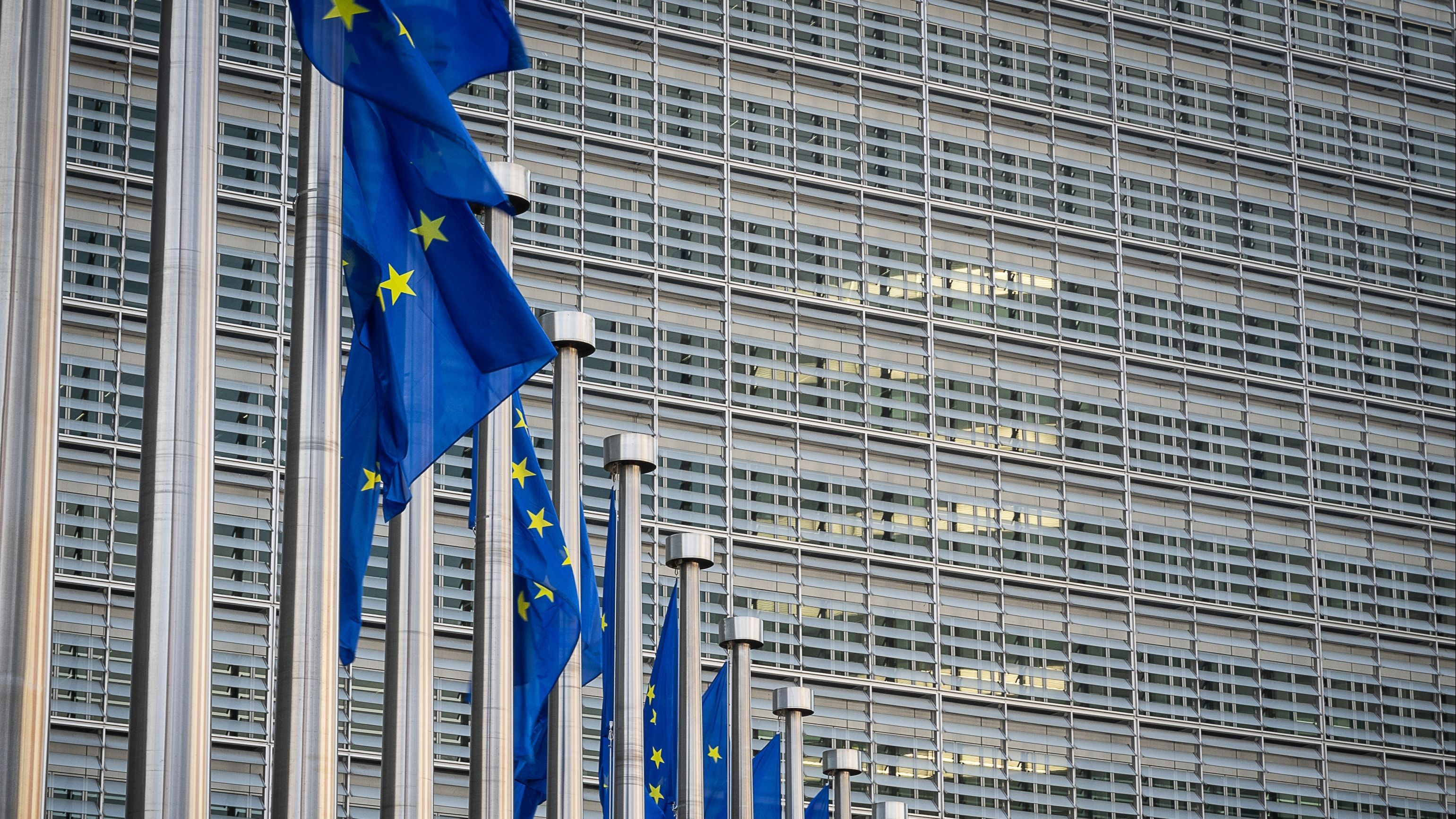 El "jarro de agua fría" de la UE tras la amenaza de aranceles de Trump y la llamada que puede evitar un "escenario peor"