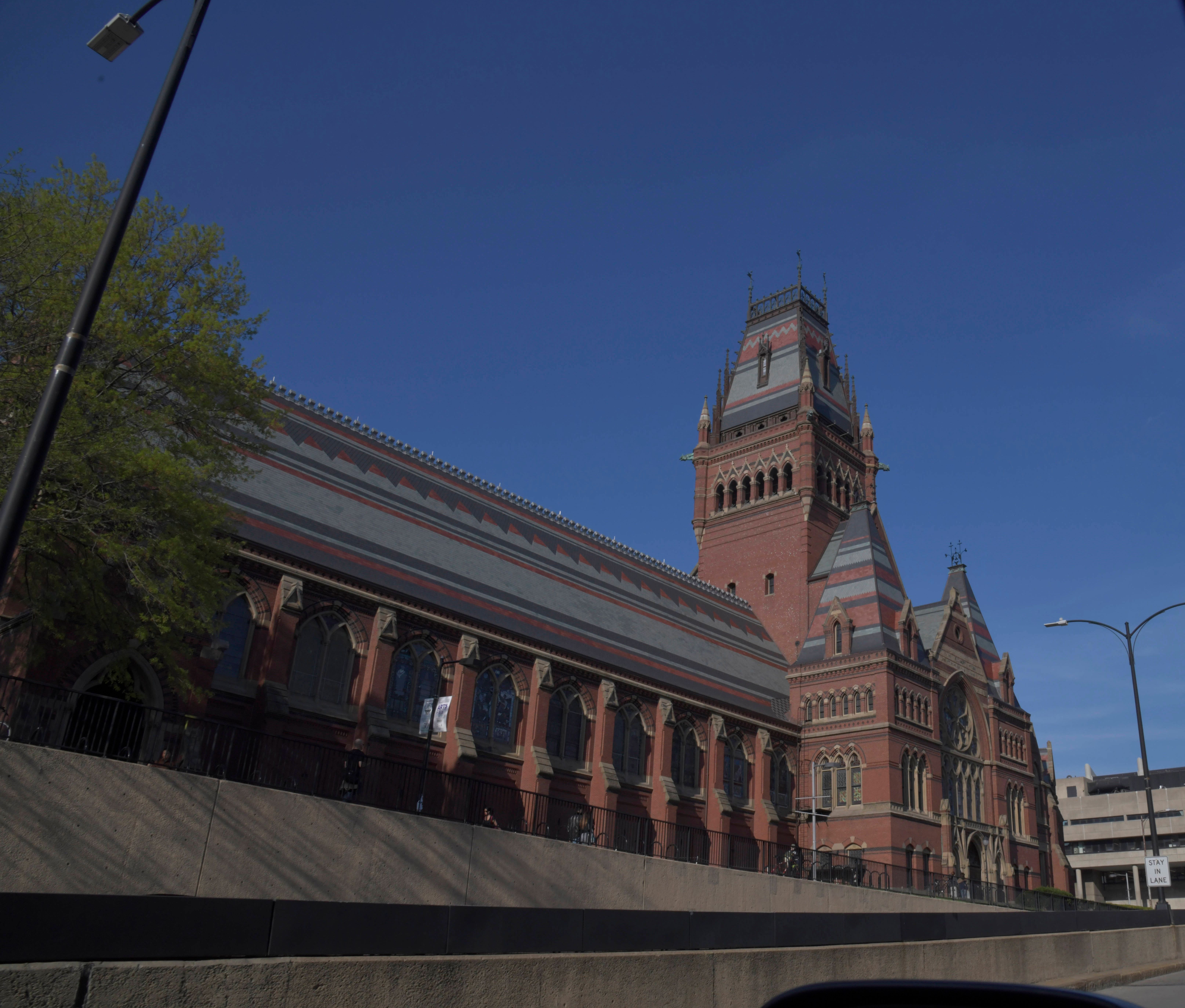 Harvard demanda a la Administración Trump por prohibir la matriculación de alumnos extranjeros