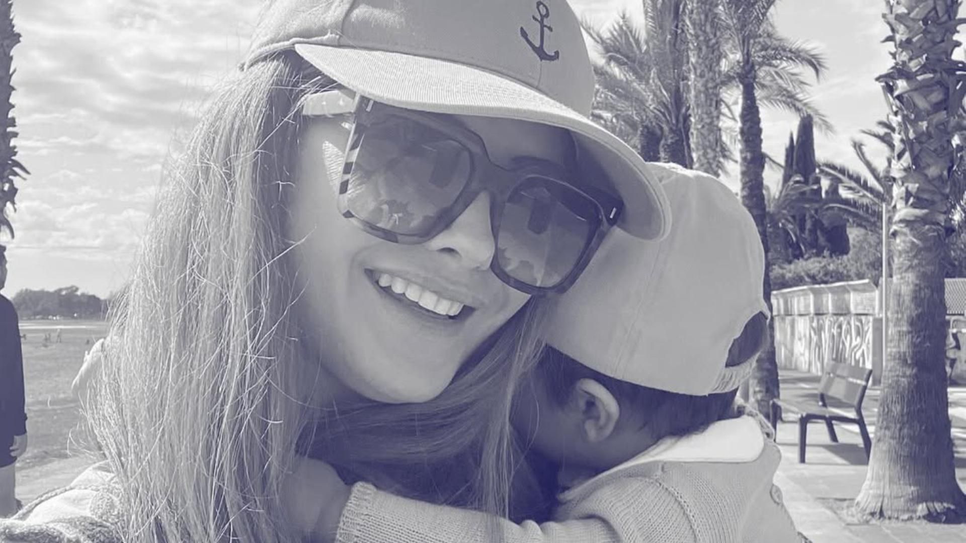 La influencer Rebeca Labara y su hijo, Mauro