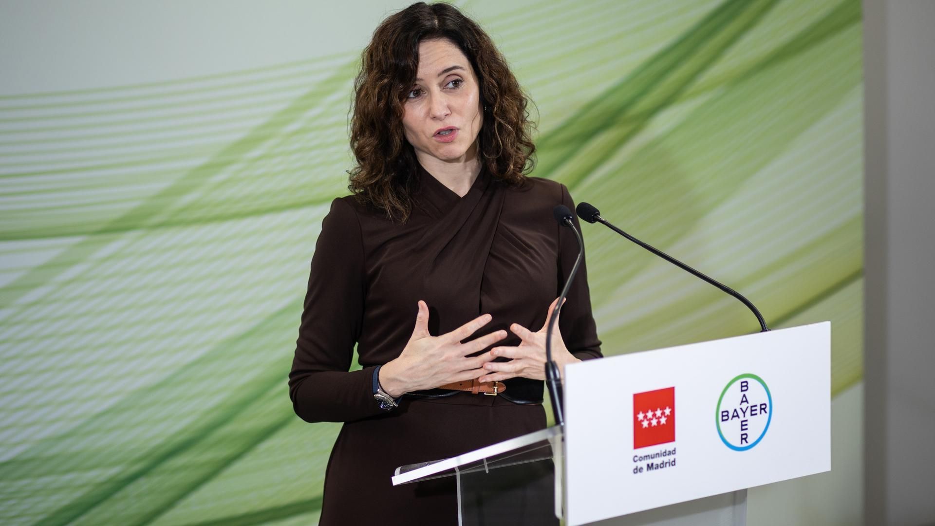 La presidenta de la Comunidad de Madrid, Isabel Díaz Ayuso, durante una visita a las instalaciones de Berlimed, a 3 de abril de 2025, en Alcalá de Henares, Madrid (España).