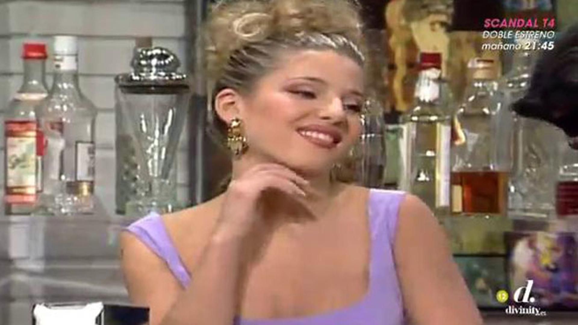 Los comienzos de Elsa Pataky en la tele como sexy camarera en la barra del bar