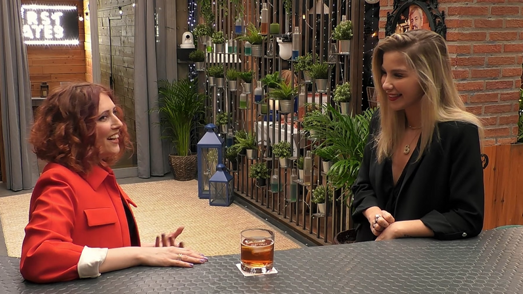 Marina minutos antes de conocer a Dani en 'First Dates'