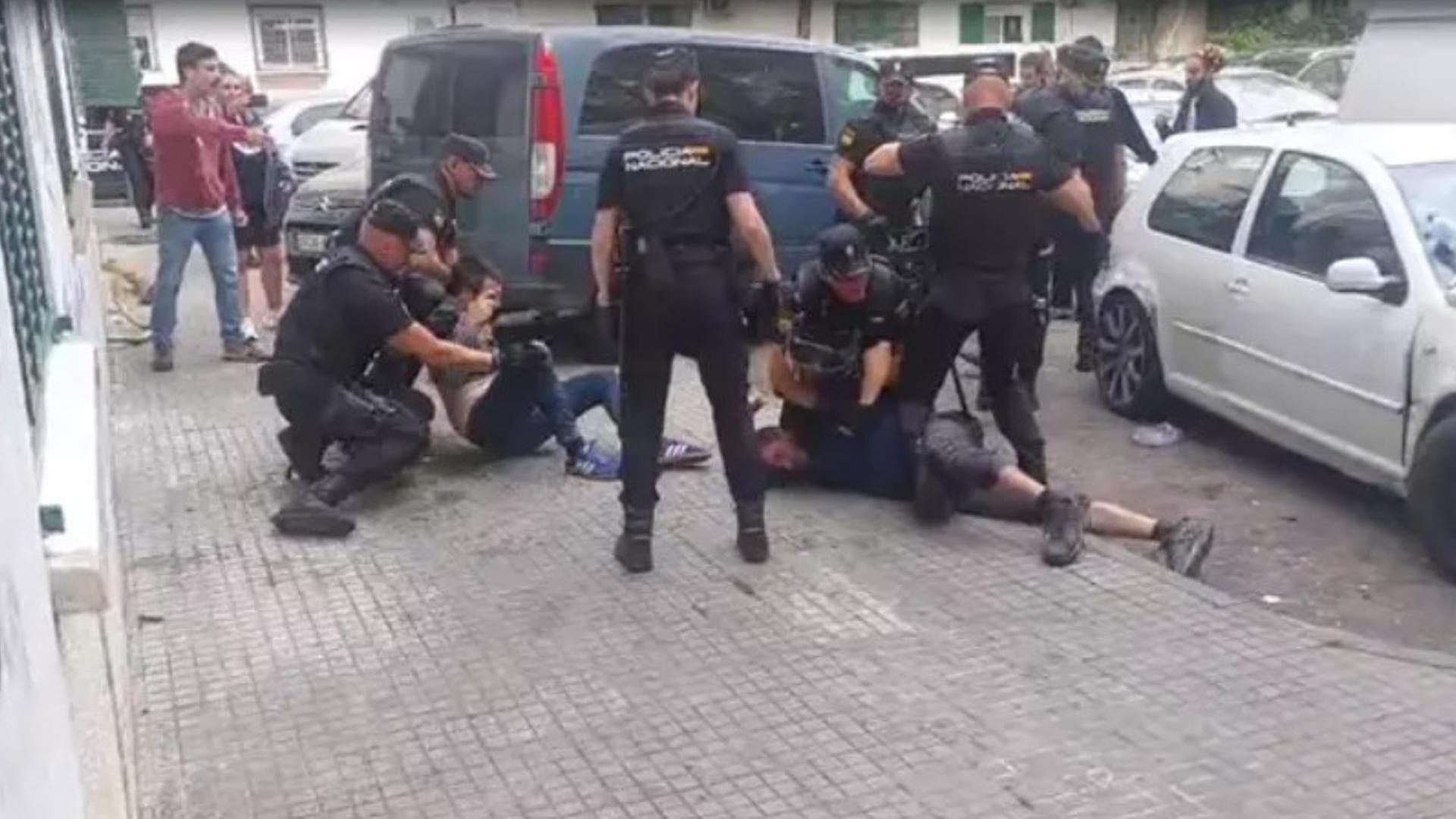 Momento de la intervención policial en un desahucio en Son Gotleu.