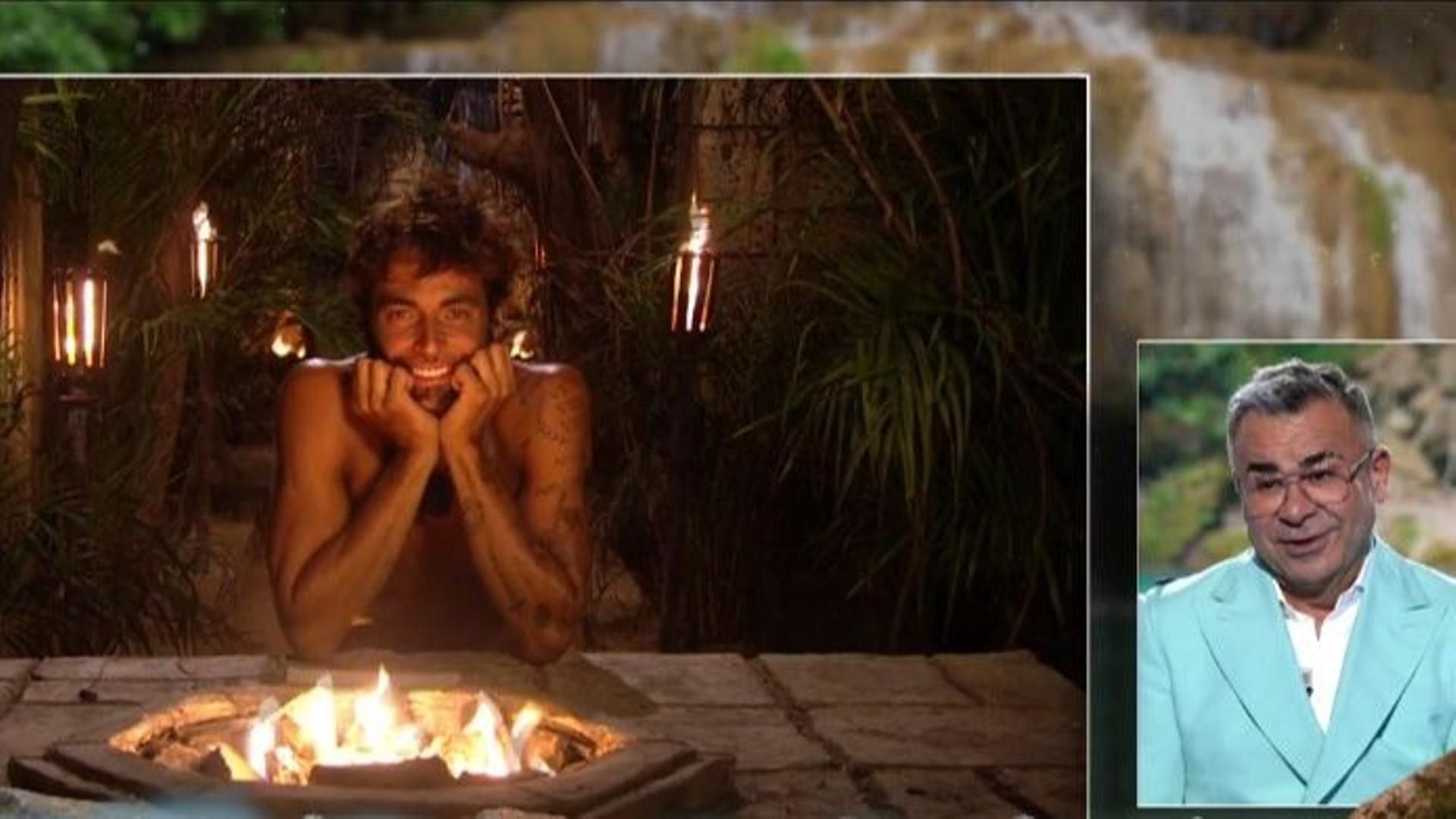 Montoya responde a la pregunta de Jorge Javier Vázquez: "¿Te has dado alguna vez un beso con un chico?"