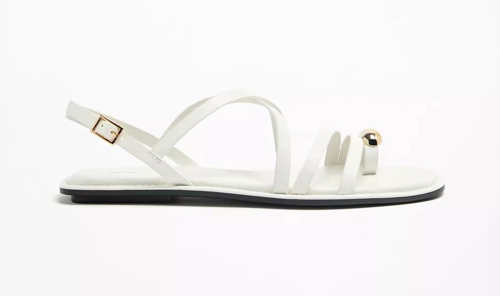 Sandalia plana blanca de tiras