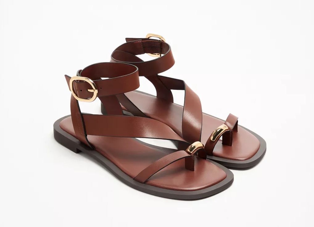 Sandalias planas con tira al tobillo