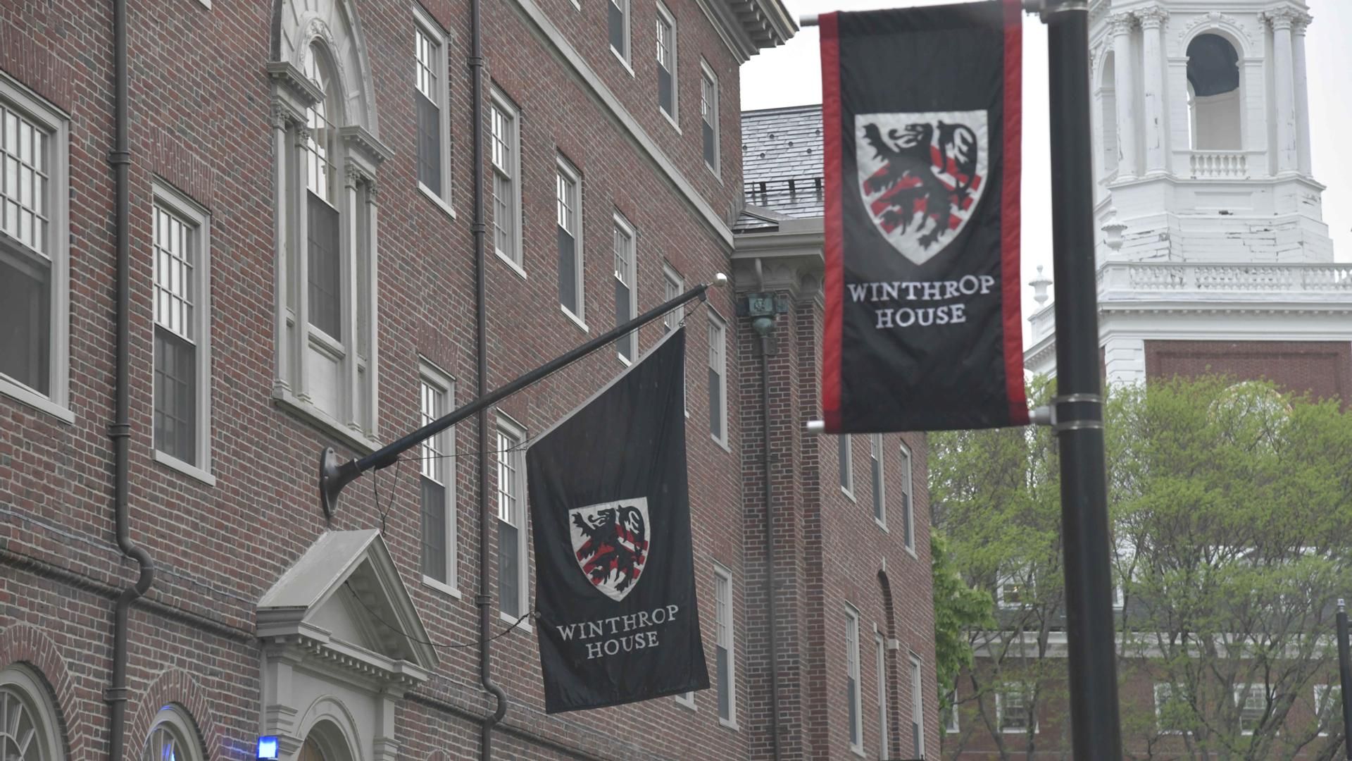 Un juez bloquea la orden de Trump que prohíbe las matriculaciones de extranjeros en Harvard