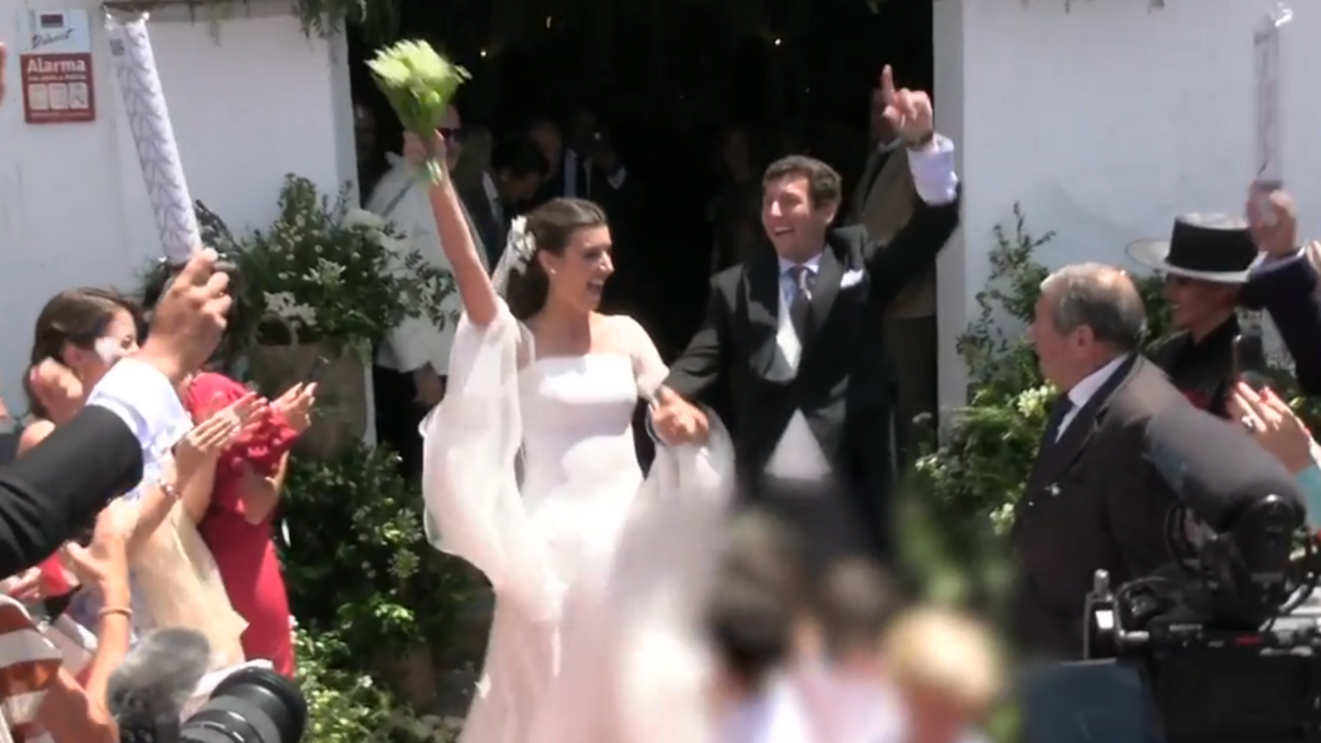 Así ha sido la salida de Patricia Cadaval y Pablo Cacace de la iglesia