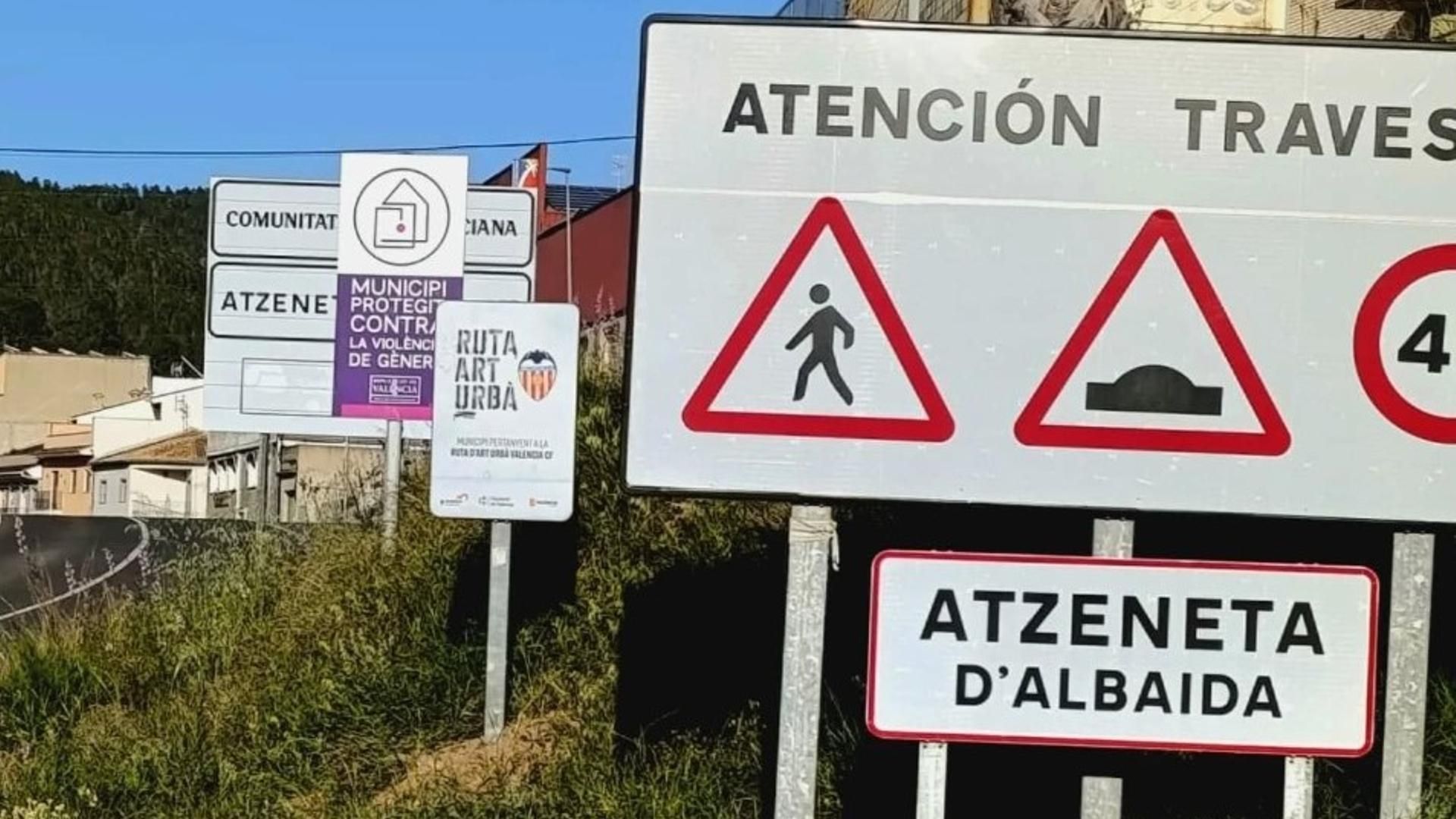 Carteles de entrada a Atzeneta de Albaida