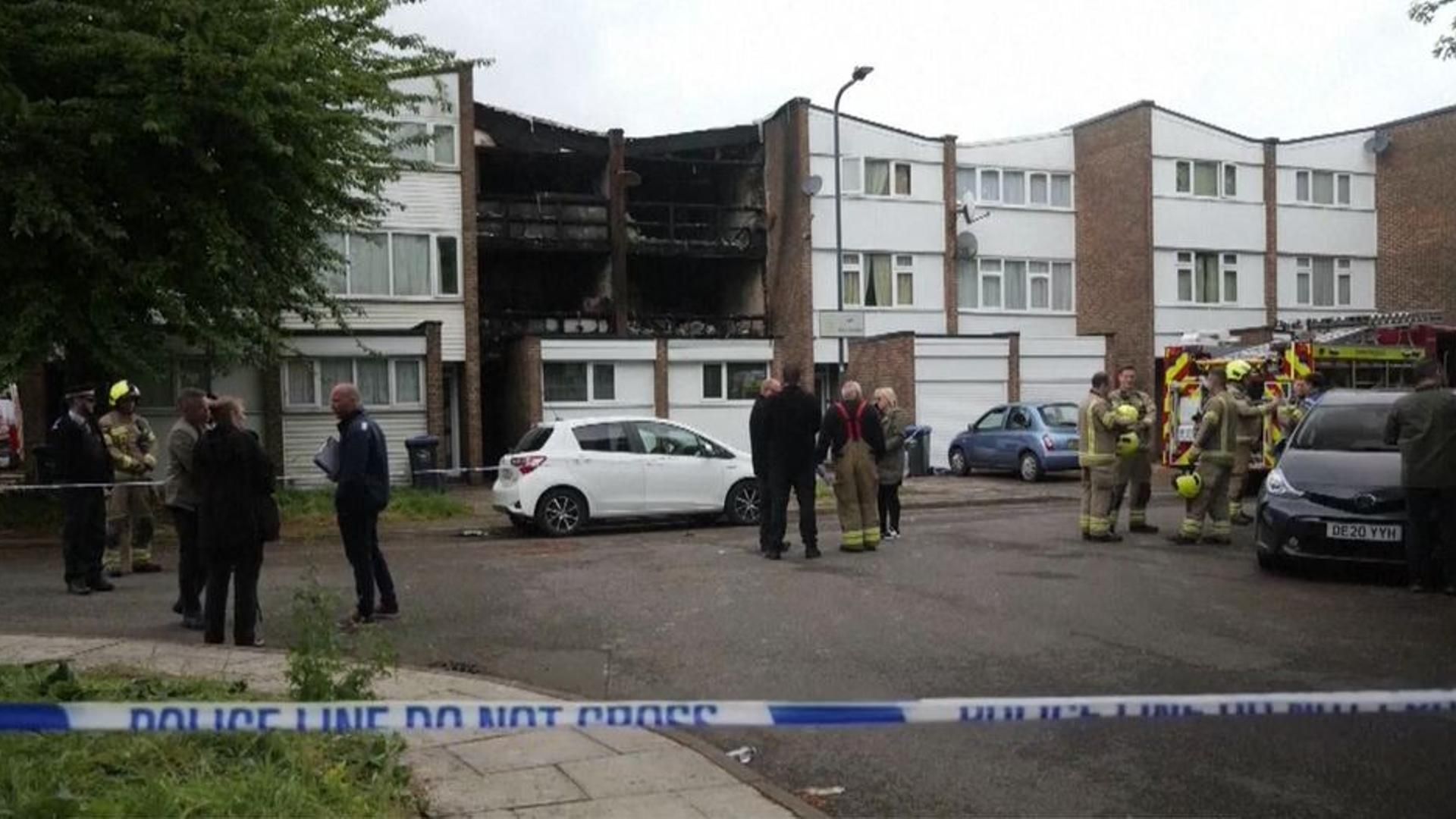 Cuatro muertos, tres menores, por el incendio de un domicilio en Londres