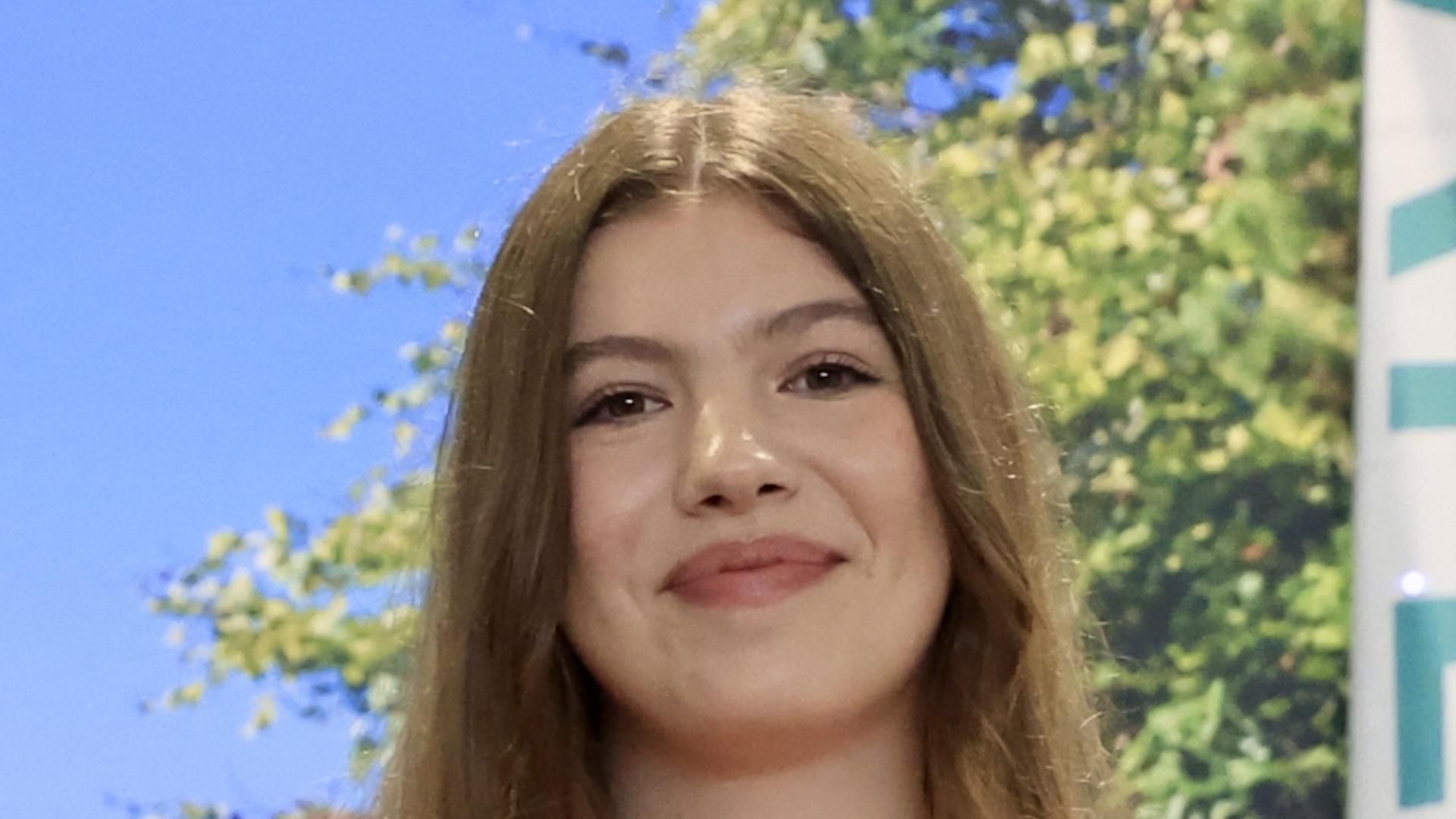 La hija de los monarcas, feliz, exhibe su título del UWC Atlantic College