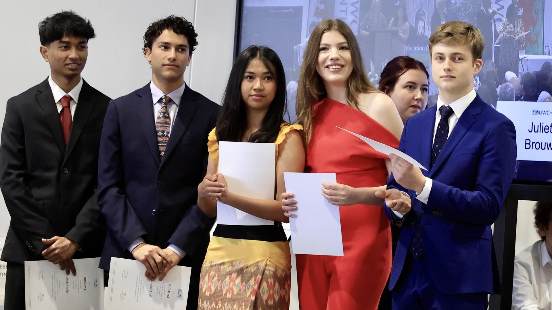 La infanta, con algunos compañeros con los ha compartido estos dos últimos cursos