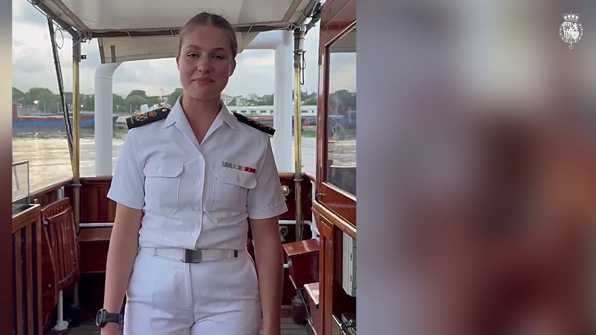 La princesa Leonor felicita a su hermana, la infanta Sofía, en el día de su graduación