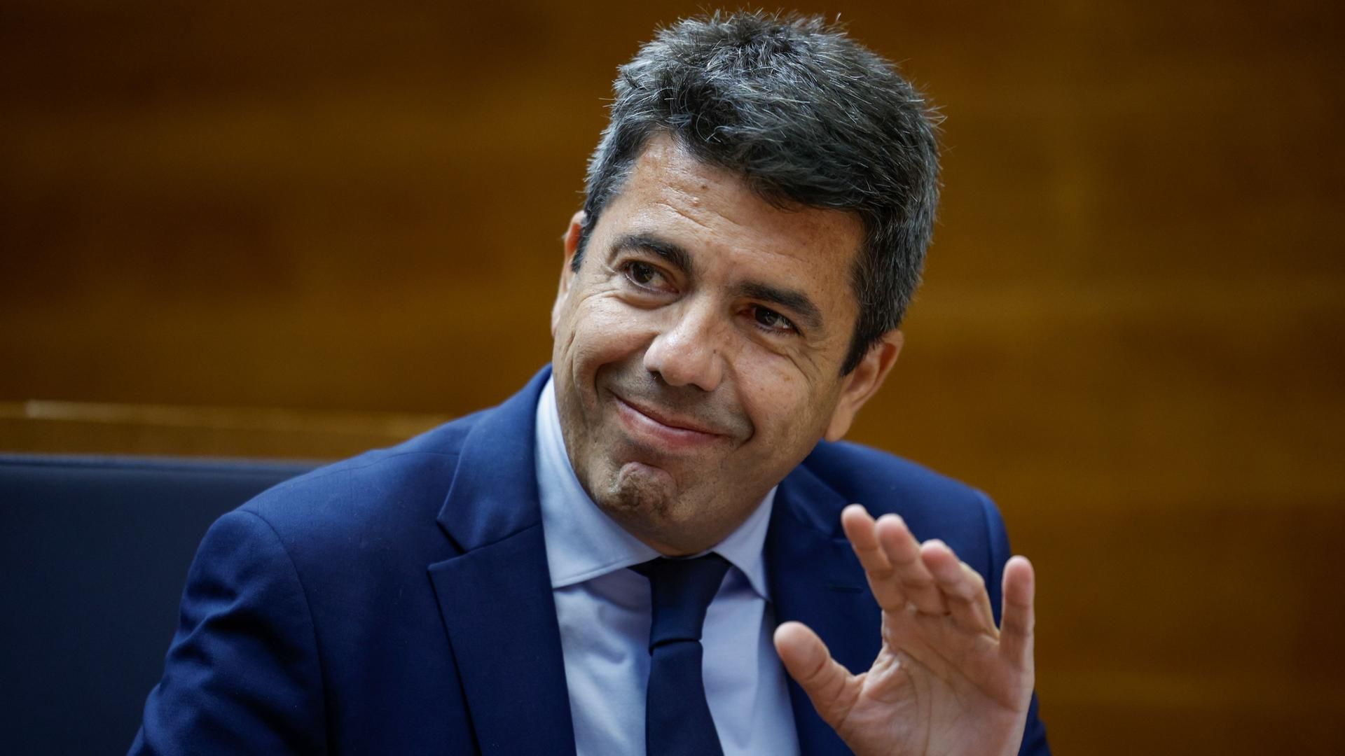 Mazón contacta con asociaciones de víctimas de la dana para mantener un encuentro