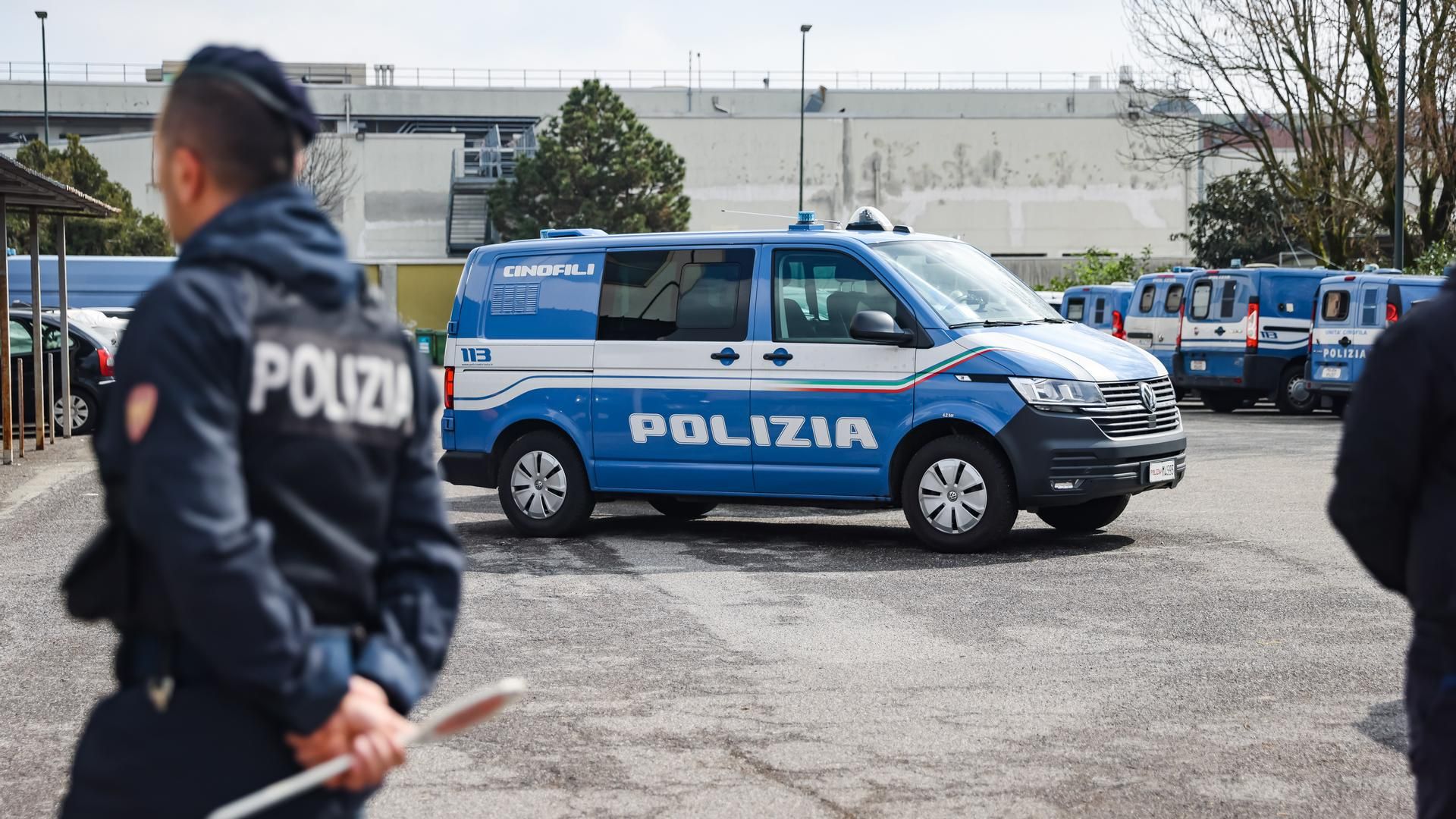 Policías de Italia en la ciudad de Milán