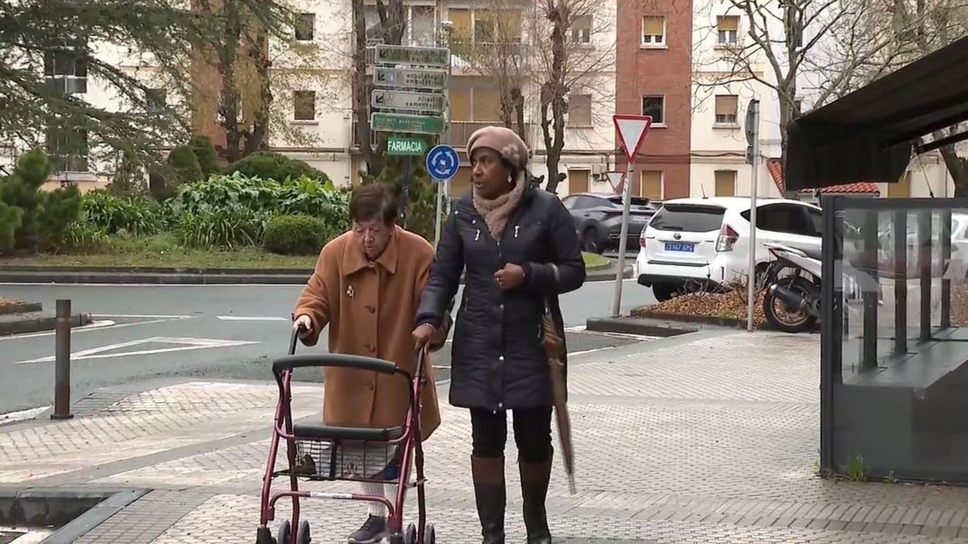 Cuidar a personas no dependientes, poco valorado y mal pagado: abren la puerta a una FP