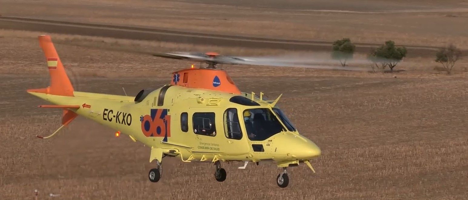 Helicóptero medicalizado del 061 despegando
