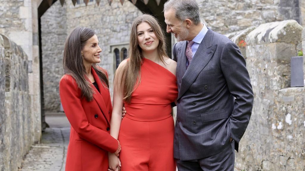 La infanta Sofía, en su graduación junto al rey Felipe y la reina Letizia