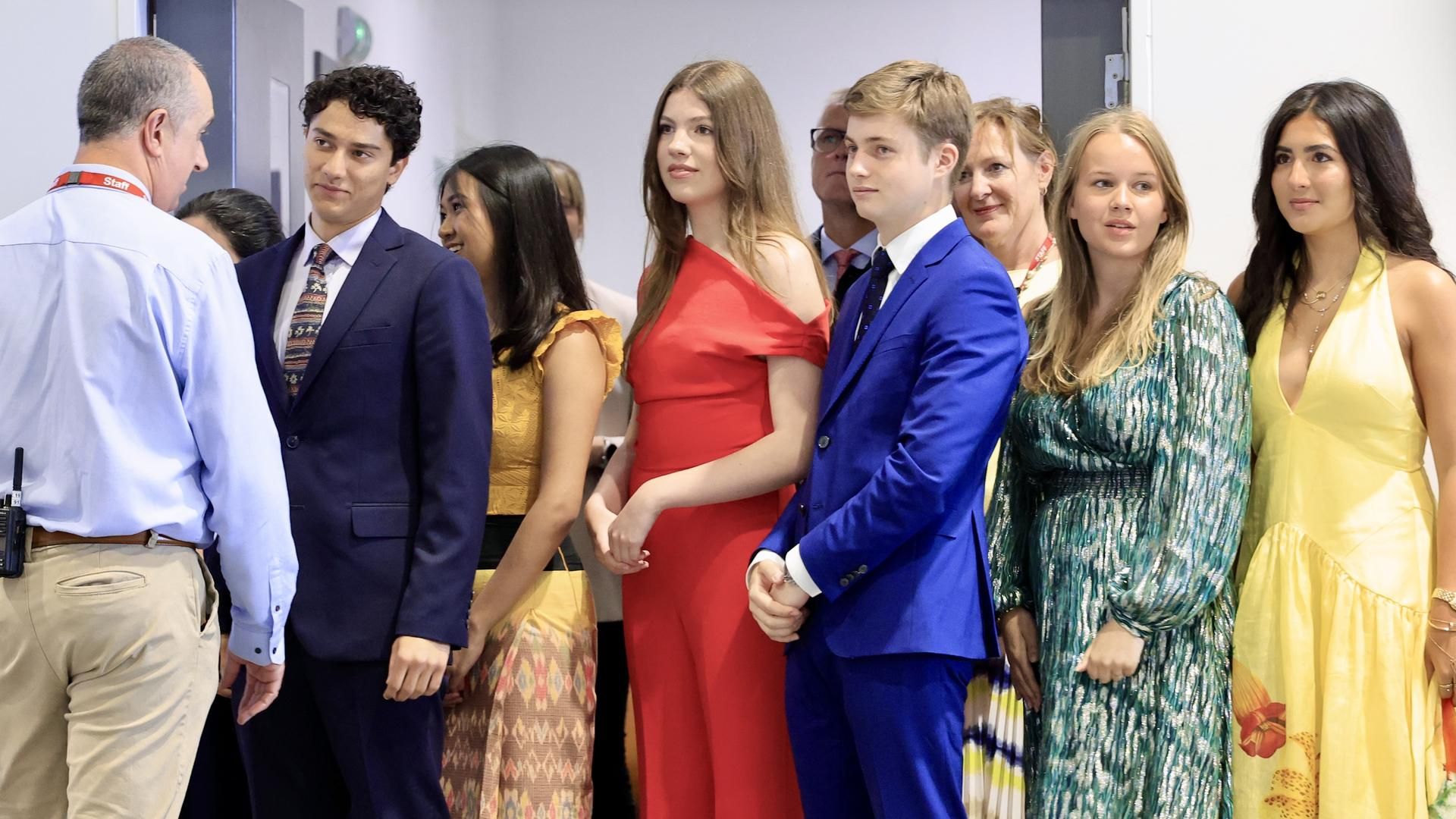 La infanta Sofía, junto a sus compañeros del UWC College