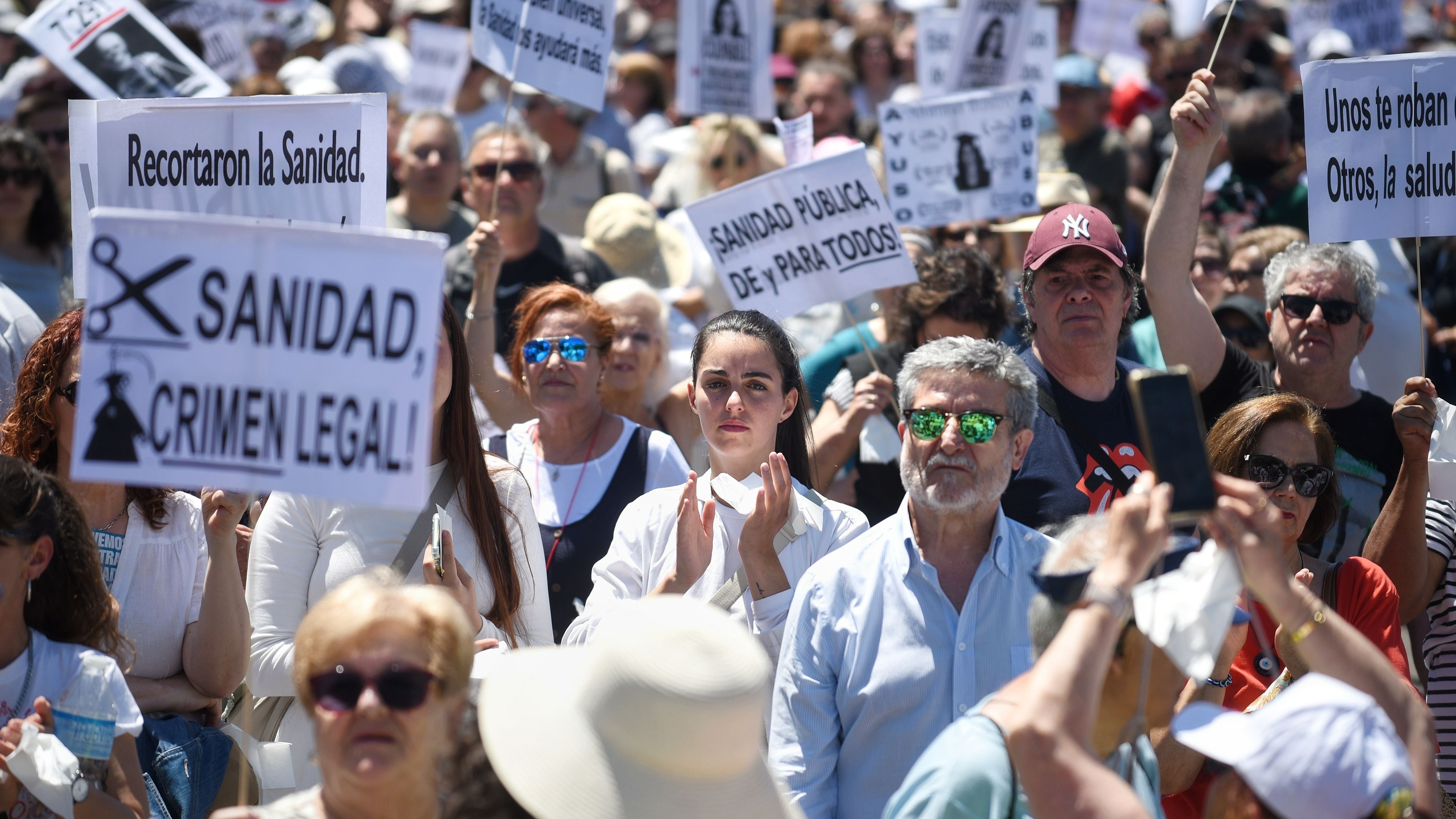 Nueva Marea Blanca por las calles de Madrid: miles de personas claman por una sanidad más pública y con mayor presupuesto