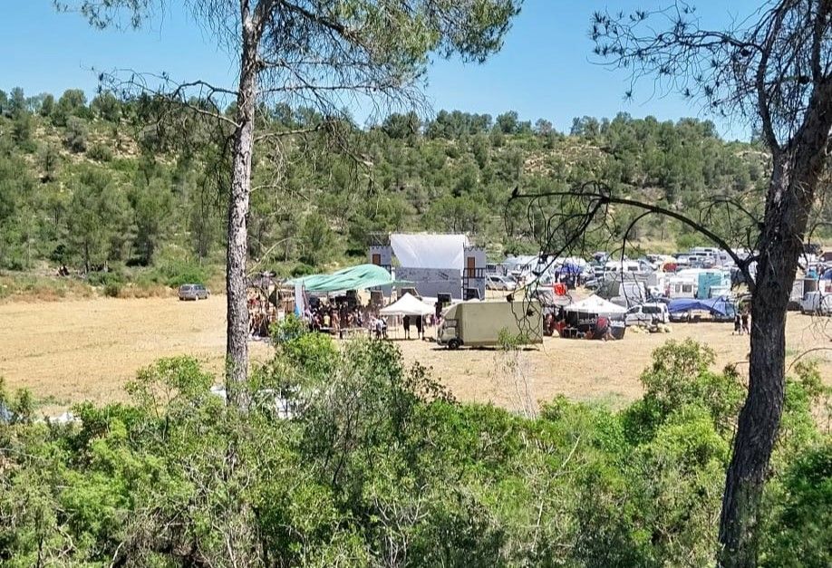 Mossos intentan evitar accesos a una rave ilegal con 400 personas en Llardecans, Lleida