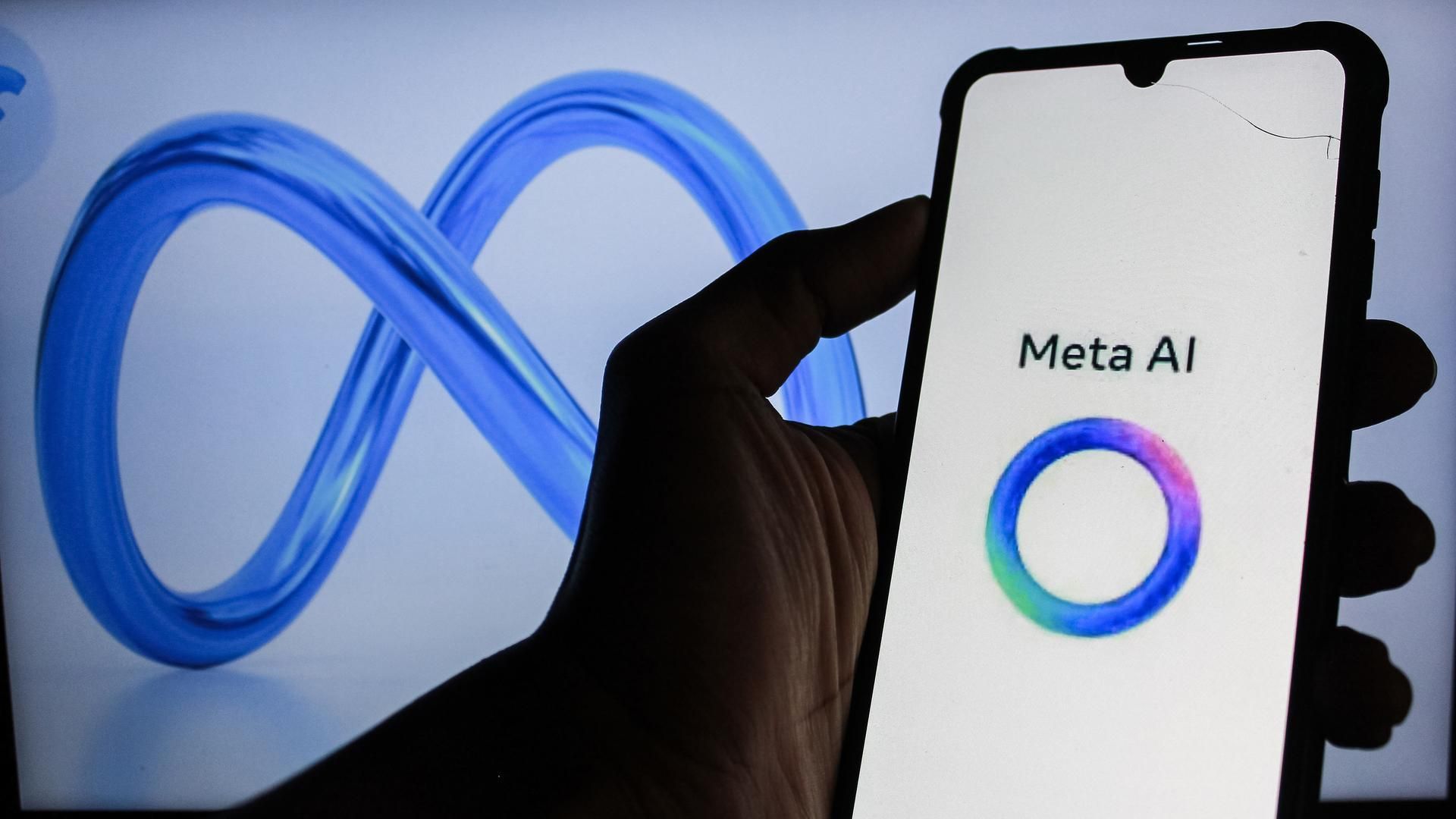 Archivo - Logotipo del asistente de META AI en la pantalal de un smartphone con el logo de Meta al fondo Archivo - Logotipo del asistente de META AI en la pantalal de un smartphone con el logo de Meta al fondo