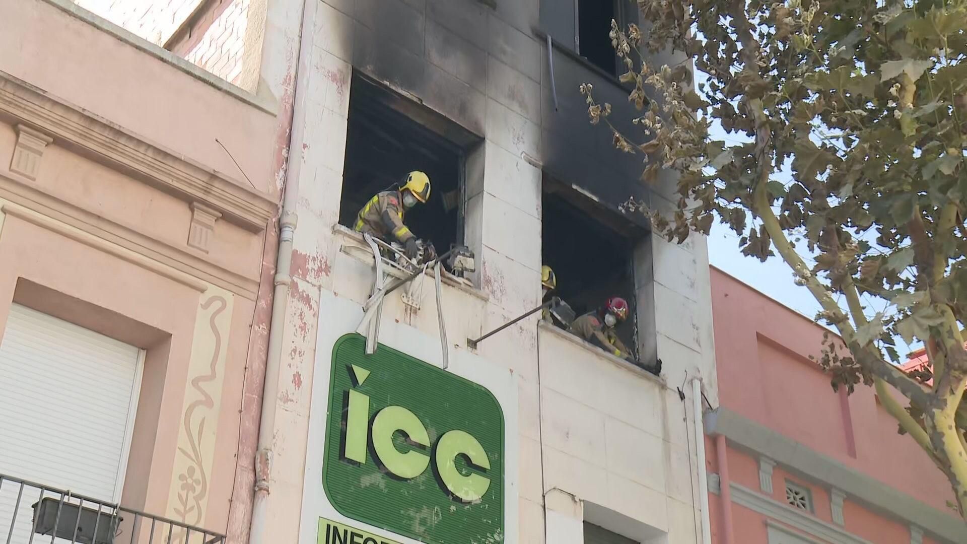 Muere un bombero en un incendio en un hotel de Santa Susanna, Barcelona