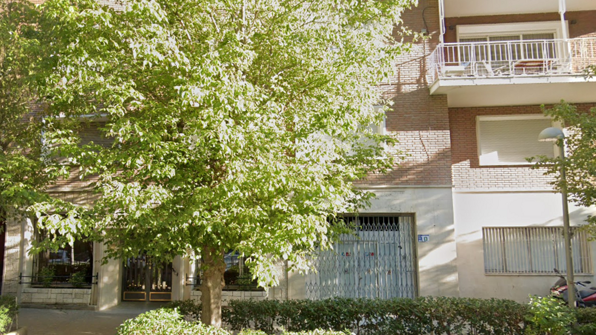 Calle Baviera número 9 de Madrid, donde viven los vecinos afectados por la apertura de un hostal que pretende convertirse en un centro de inmigración Calle Baviera número 9 de Madrid, donde viven los vecinos afectados por la apertura de un hostal que pretende convertirse en un centro de inmigración