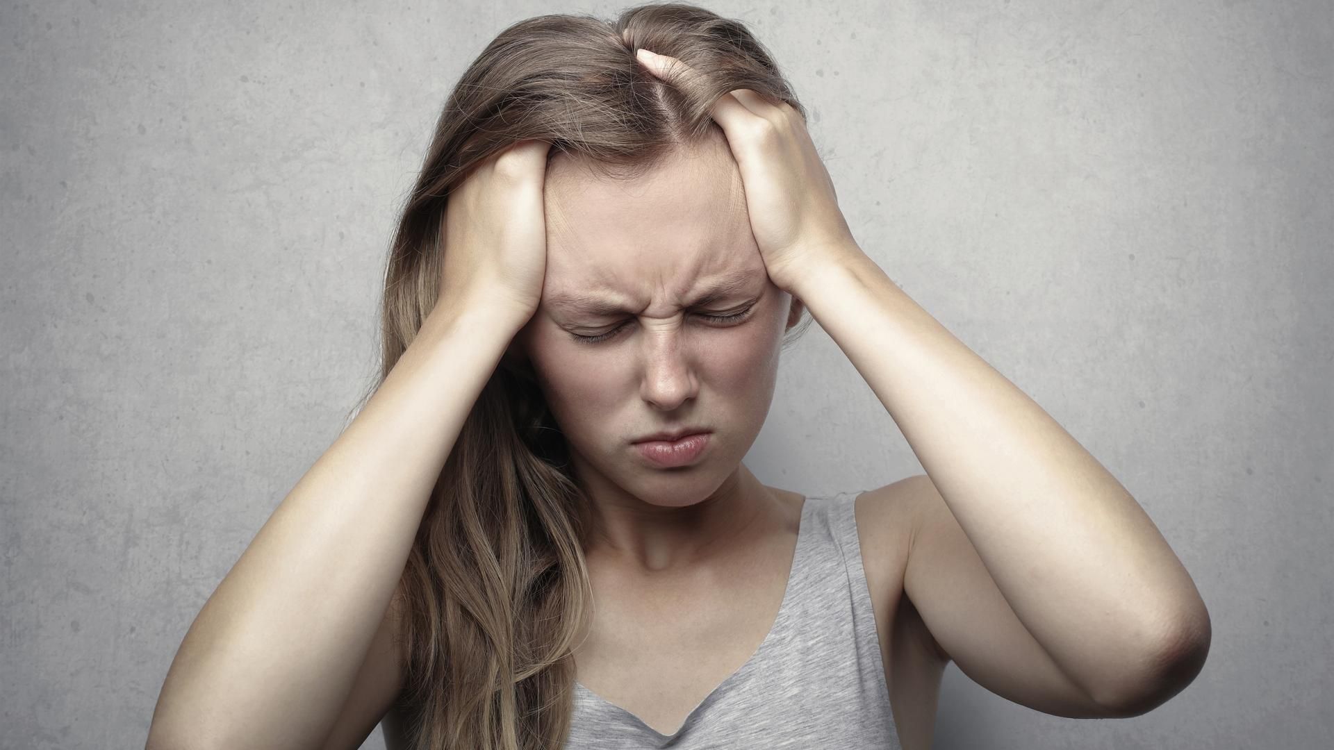 Descubren una molécula en el cerebro que contribuye a la fotofobia en migrañas y podría ser clave para nuevos tratamientos Descubren una molécula en el cerebro que contribuye a la fotofobia en migrañas y podría ser clave para nuevos tratamientos