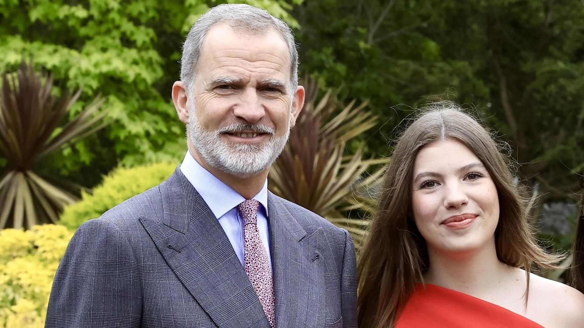 EuropaPress 6745630 reyes acompanan infanta sofia graduacion uwc atlantic college 24 mayo 2025