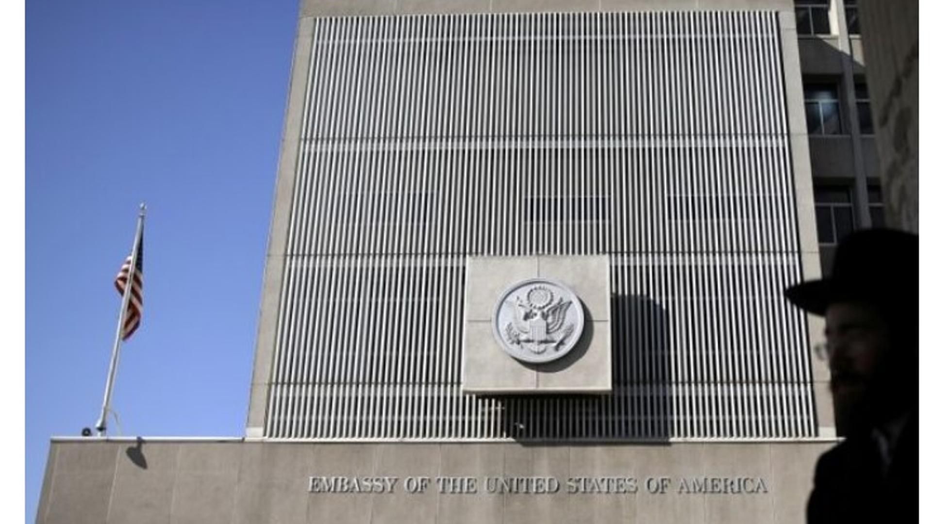 Fachada de la embajada de EEUU en Tel Aviv.