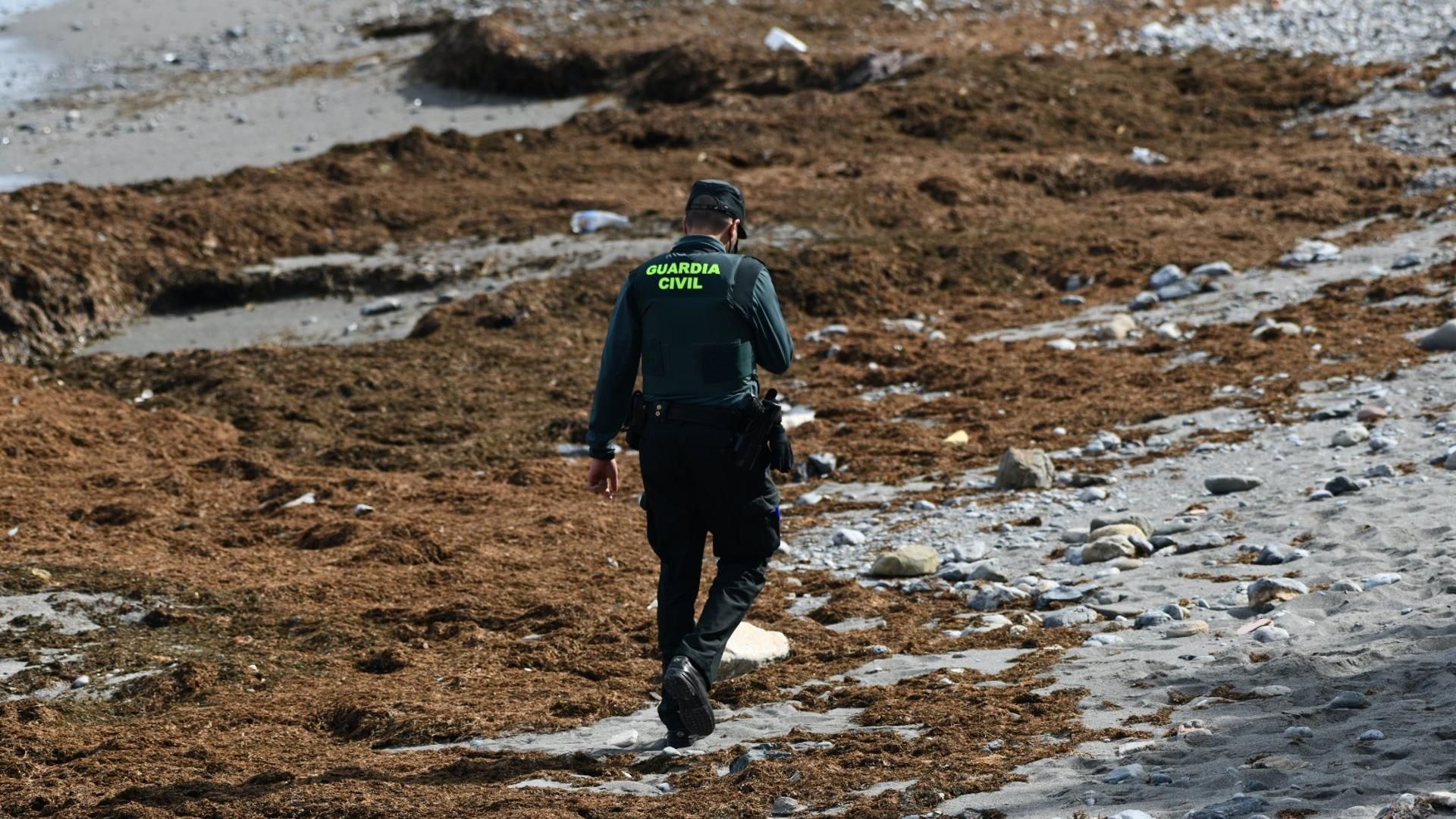 Imagen de archivo de un guardia civil en una playa de Benzú, en Ceuta
