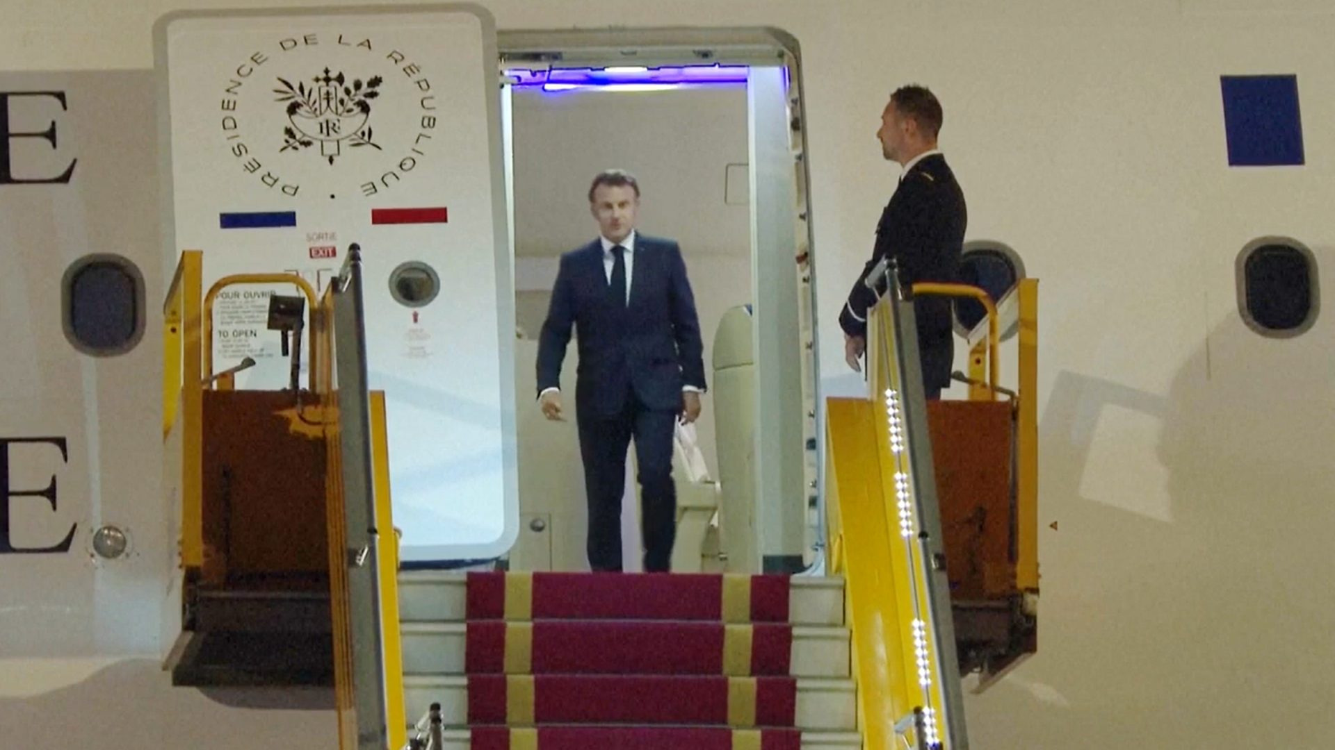 Las polémicas imágenes de Brigitte dando un supuesto bofetón a Emmanuel Macron