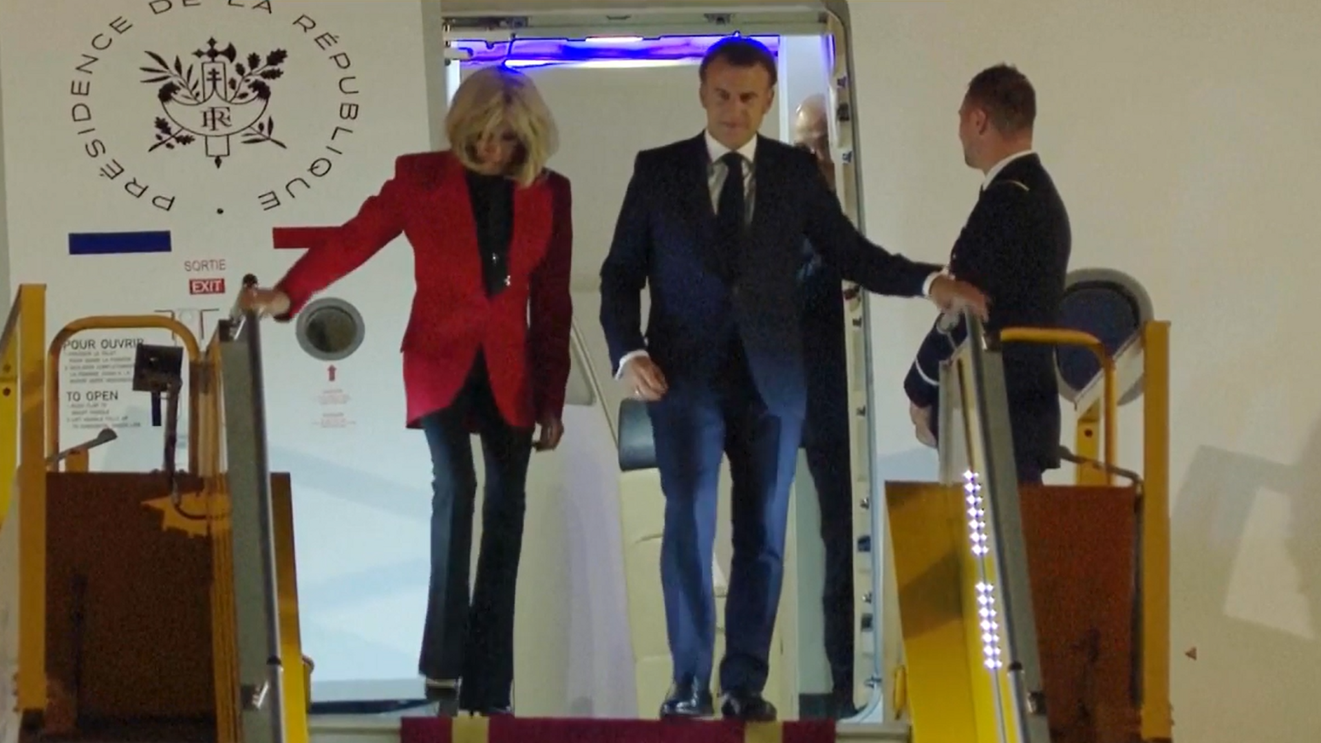 Las polémicas imágenes de Brigitte dando un supuesto bofetón a Emmanuel Macron