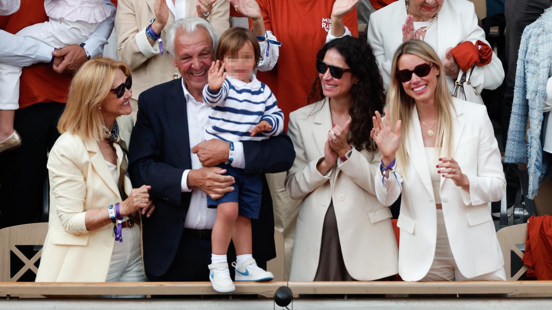 Mery Perelló, con su hijo Rafa jr., junto a sus suegros y su cuñada