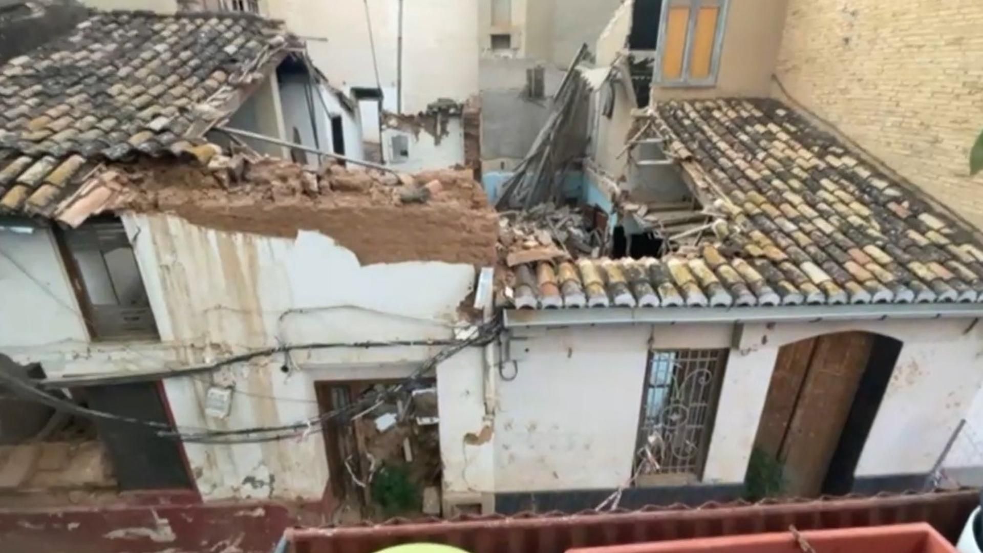 Se derrumba el techo de una casa en Paiporta que los vecinos llevaban tiempo denunciando su estado