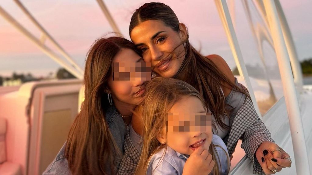 Elena Tablada y sus hijas