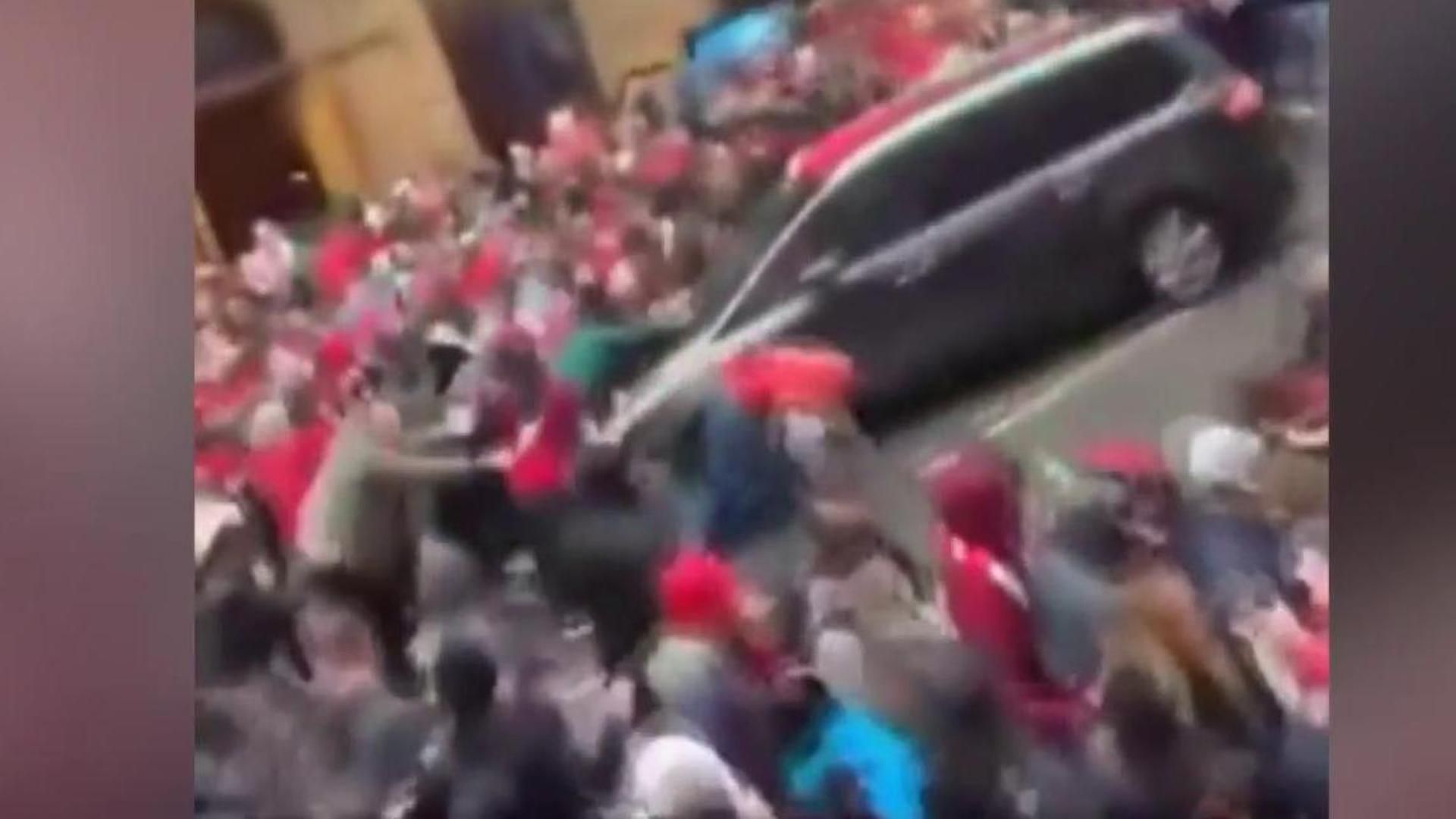 Investigan por qué arrolló a la multitud el conductor en Liverpool