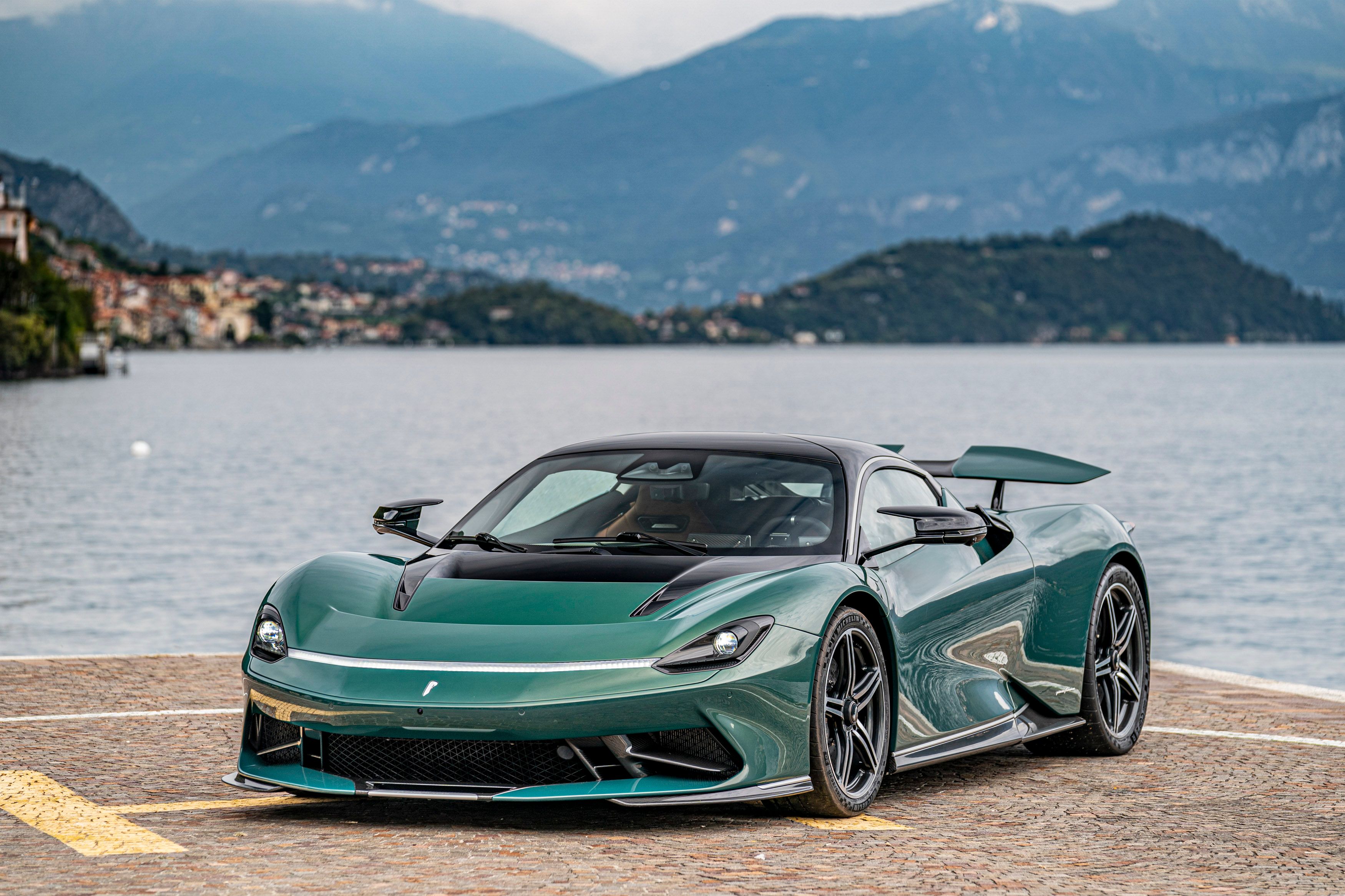 Una matrícula personalizada se ha vendido recientemente en Dubai por más de lo que cuesta este deportivo eléctrico de 1.900 CV.