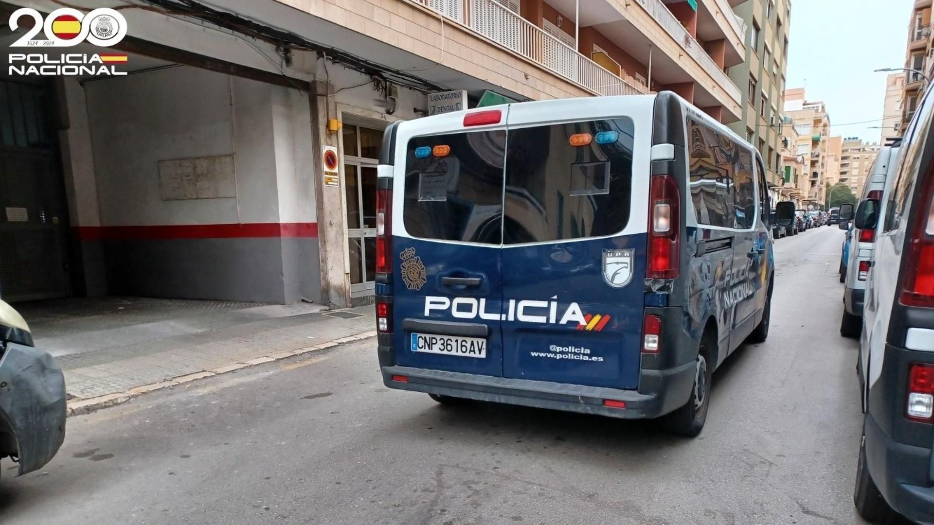 Una pelea entre dos padres a la puerta de un colegio acaba con un detenido por golpear a otro