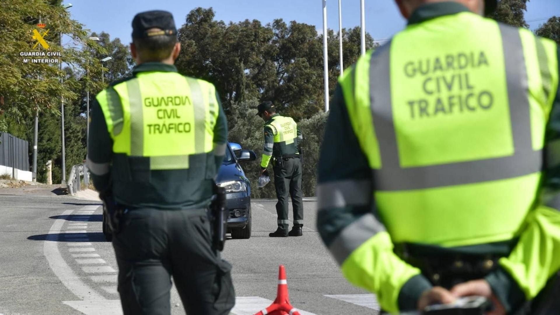 Agentes de la Unidad de Tráfico de la Guardia Civil